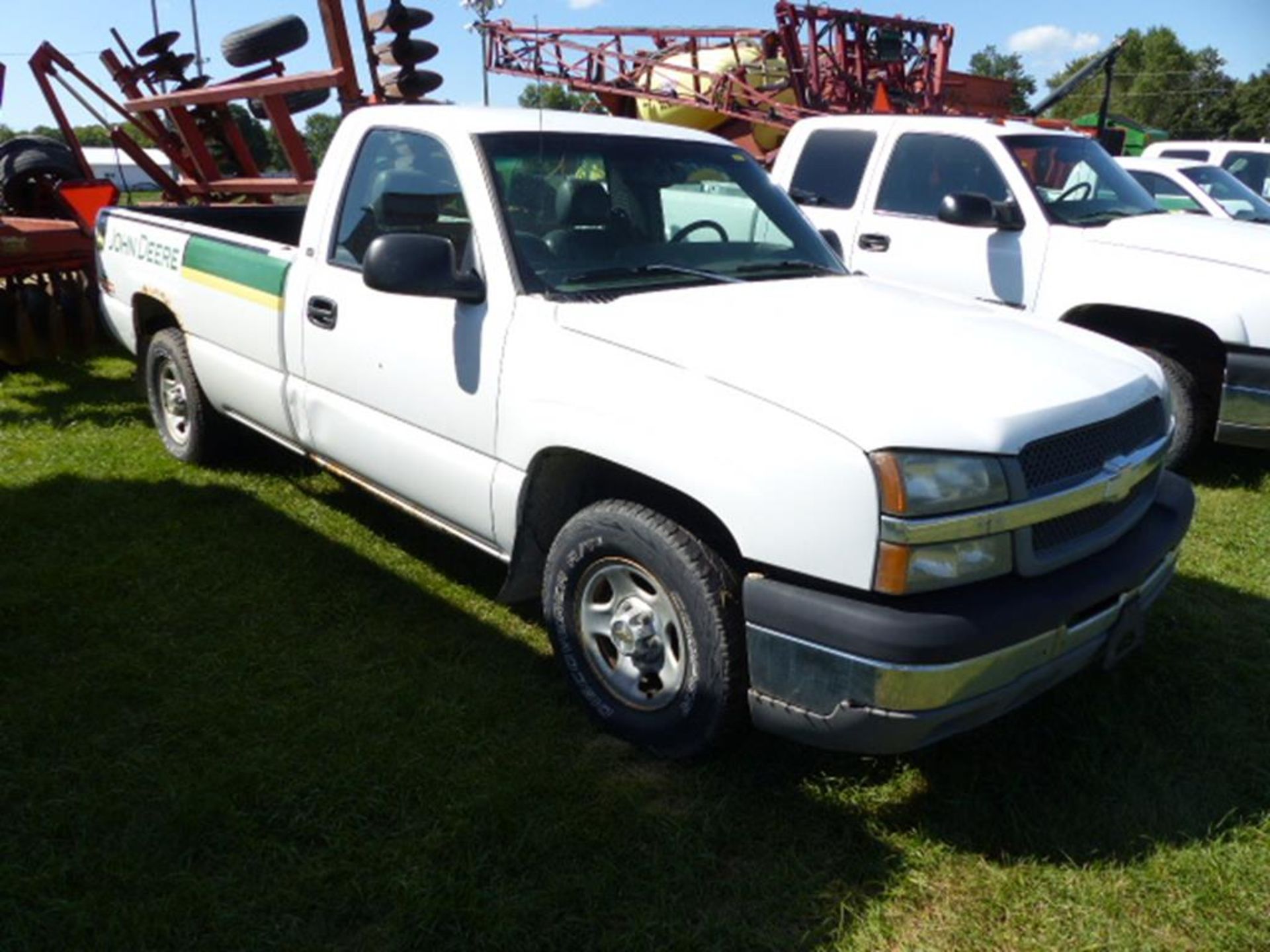 2003 CHEVY 1500 REG CAB 2WD PICK UP, 8' BED, WHITE, TRAILER HITCH, V-8, AUTO, CLOTH - Image 7 of 7