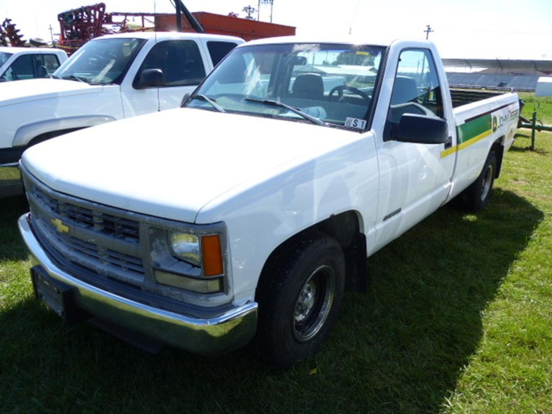 1997 CHEVY WT 1500 REG CAB 2WD PICKUP, 8' BED W/LINER AND LUVERED TAILGATE, V6 AUTO, CLOTH