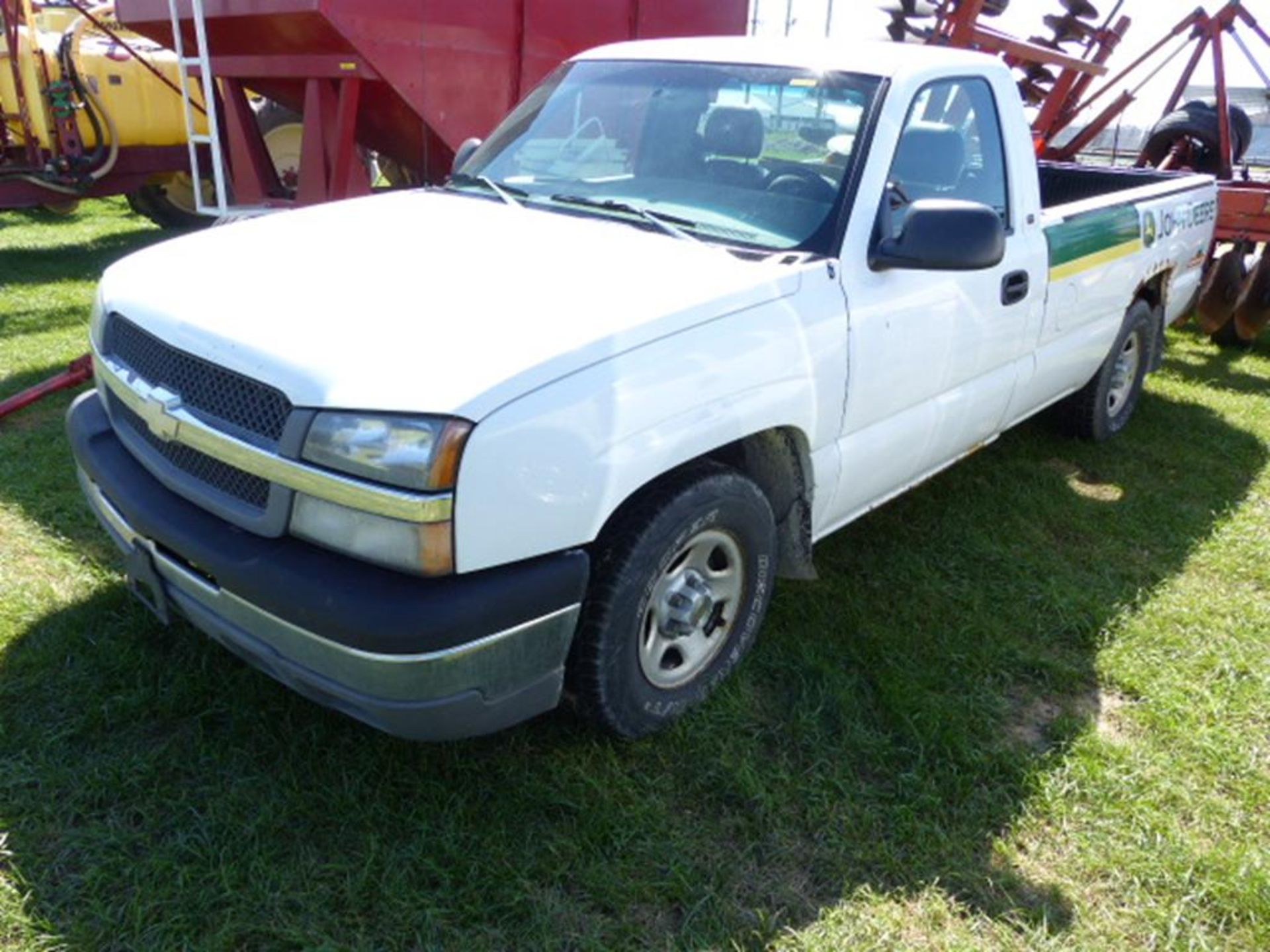2003 CHEVY 1500 REG CAB 2WD PICK UP, 8' BED, WHITE, TRAILER HITCH, V-8, AUTO, CLOTH