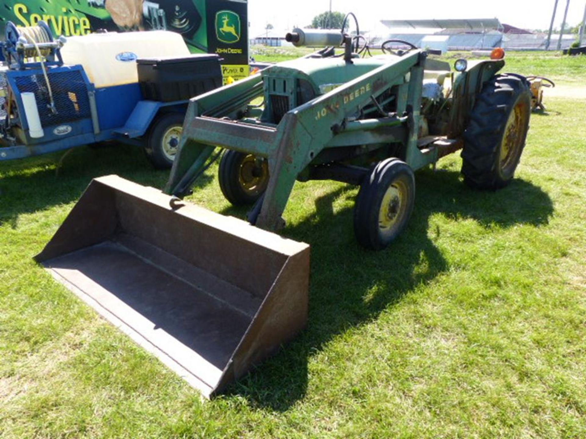 JD 2010 TRACTOR, GAS, 3 PT, 540 PTO, REAR SCV, 36A LOADER WITH 78" BUCKET, SHOWS 3674HR