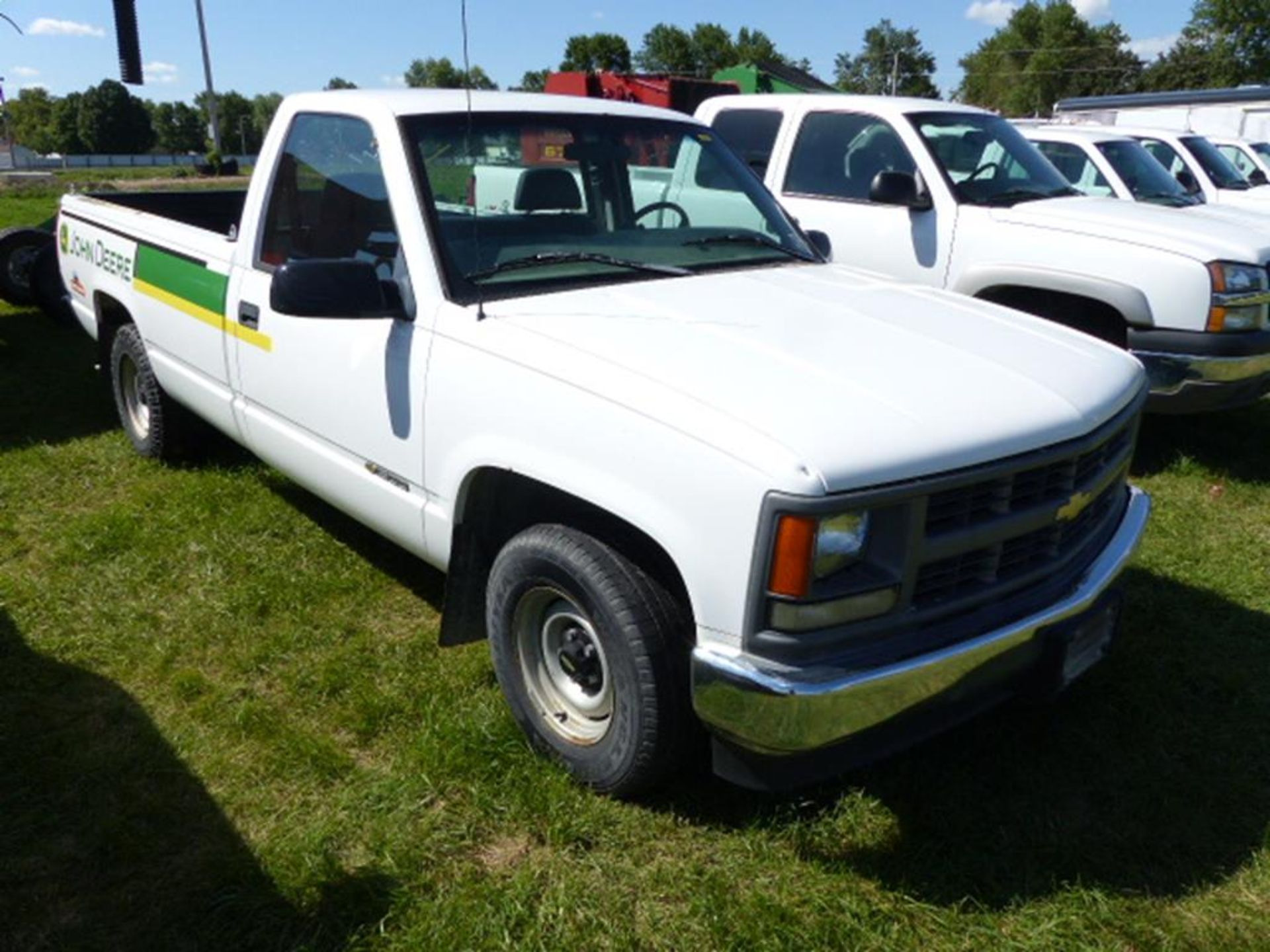 1998 CHEVY 1500 REG CAB 2WD PICKUP, 8' BED WITH BED LINER AND MAT, WHITE, TRAILER HITCH, V-6, AUTO, - Image 7 of 7