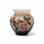 Glas - - Kugelförmige Vase mit zweifachem Überfang in dunkelbraun und rostfaben auf rosig