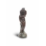 Skulpturen - - Houdon, Jean-Antoine - nach. (1741 Versailles - 1828 Paris). La frileuse. Bronze