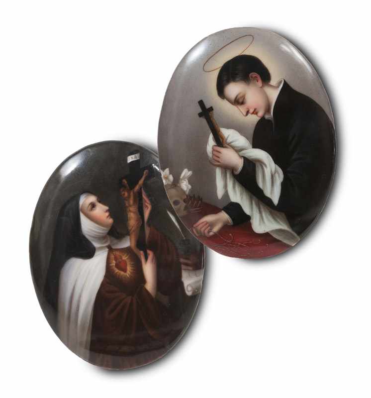 Porzellan - Bildplatten - - Pendant zweier Porzellangemälde mit Nonne und Mönch, vor dem Kruzifix im