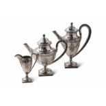 Silber - - Kaffee- bzw. Teekern mit zwei Kannen und Sahnekännchen in eleganter neoklassizistischer