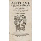 Manutius, Paulo. Anitquitatum Romanorum. Liber de Legibus. Titel mit Druckermarke. Köln, Fabricius