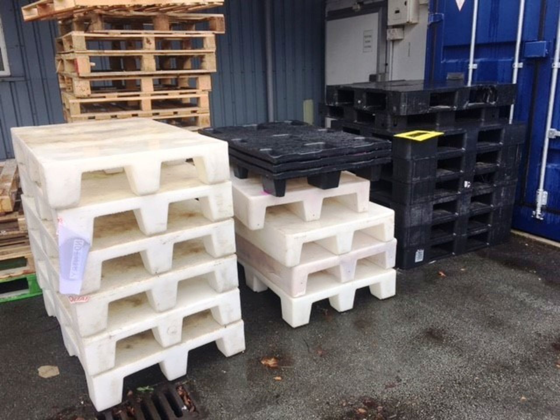 Quantity of Plastic Pallets