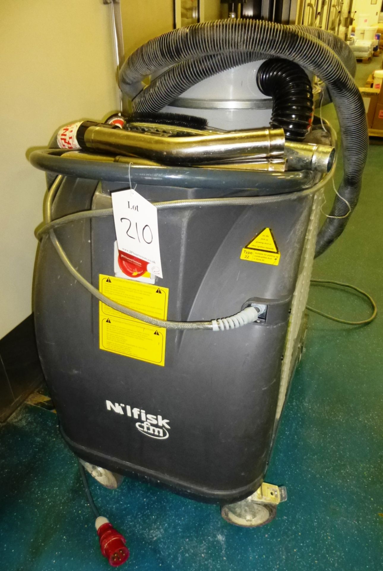 Nilfisk CTS22 Three Phase Industrial Vacuum Cleaner - Image 4 of 4