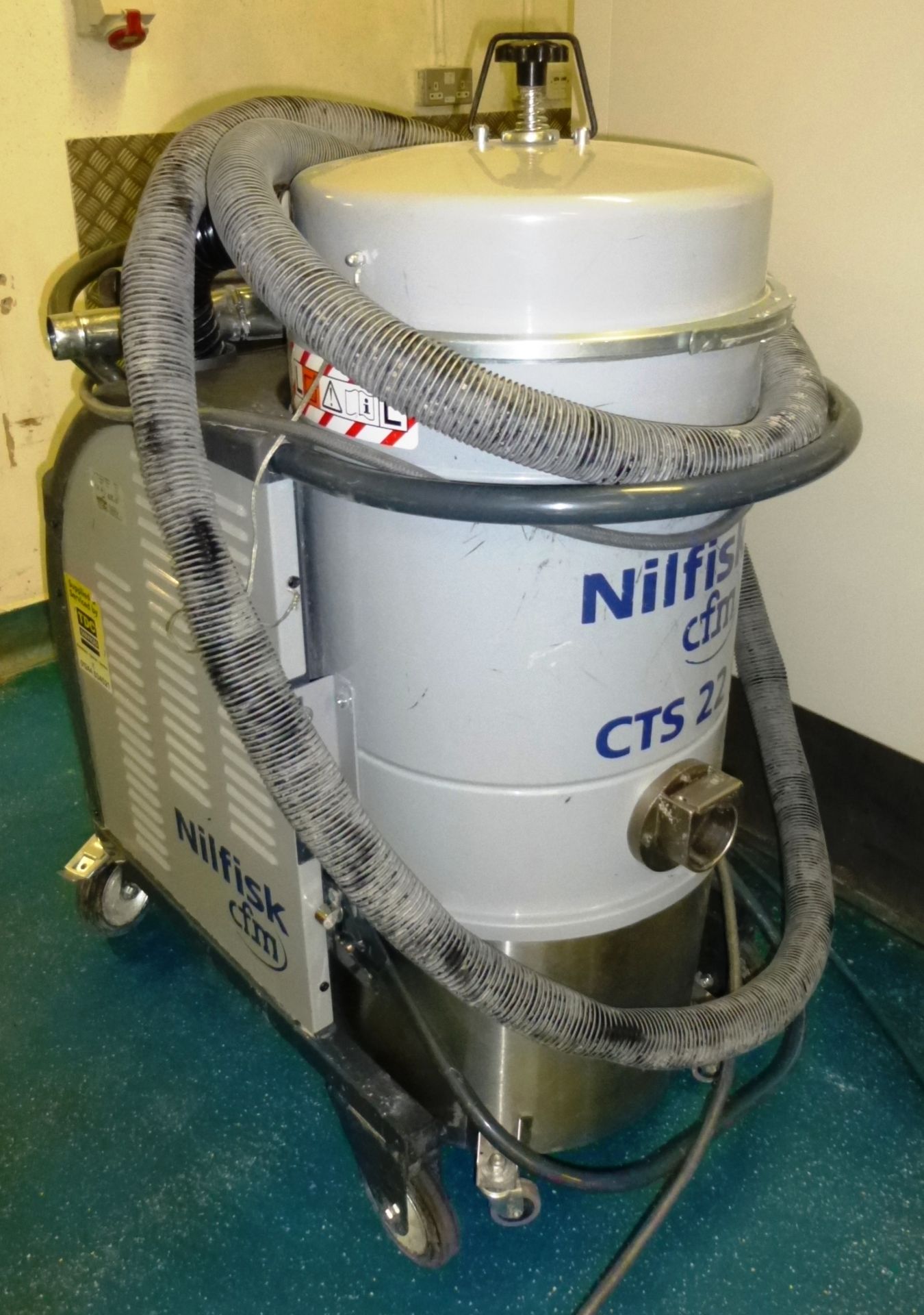 Nilfisk CTS22 Three Phase Industrial Vacuum Cleaner - Image 2 of 4
