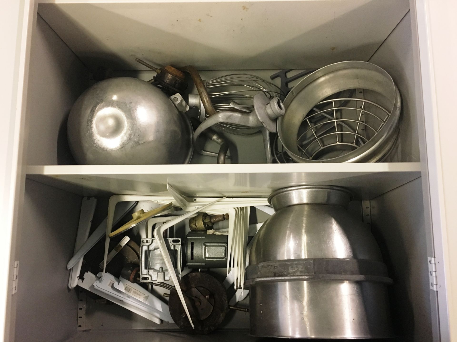 Metal Cabinet Containing Various Mixer Parts & Bowls - Bild 2 aus 4