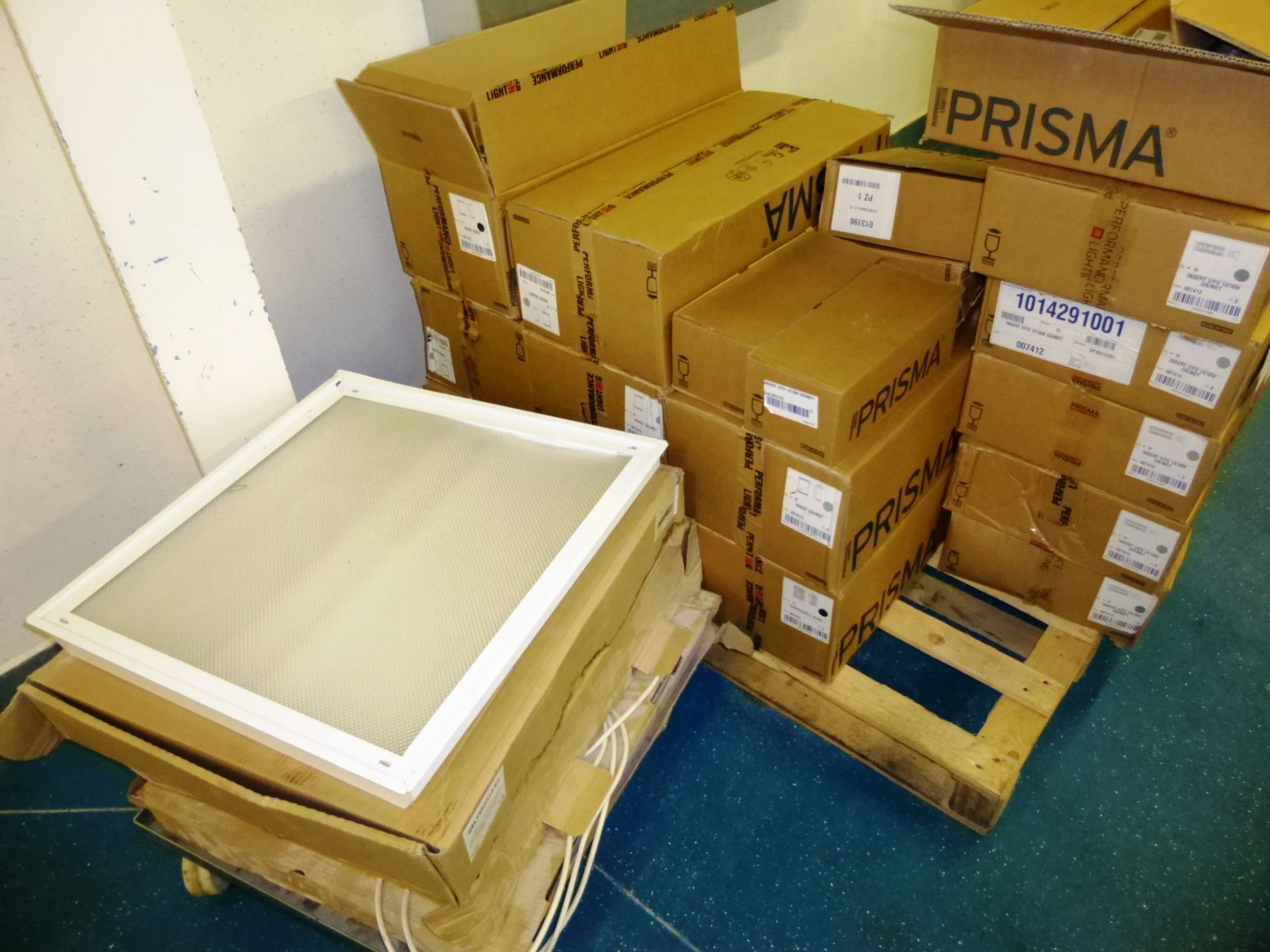 Pallet of Various Prisma Performance Outdoor Lighting - Image 4 of 4