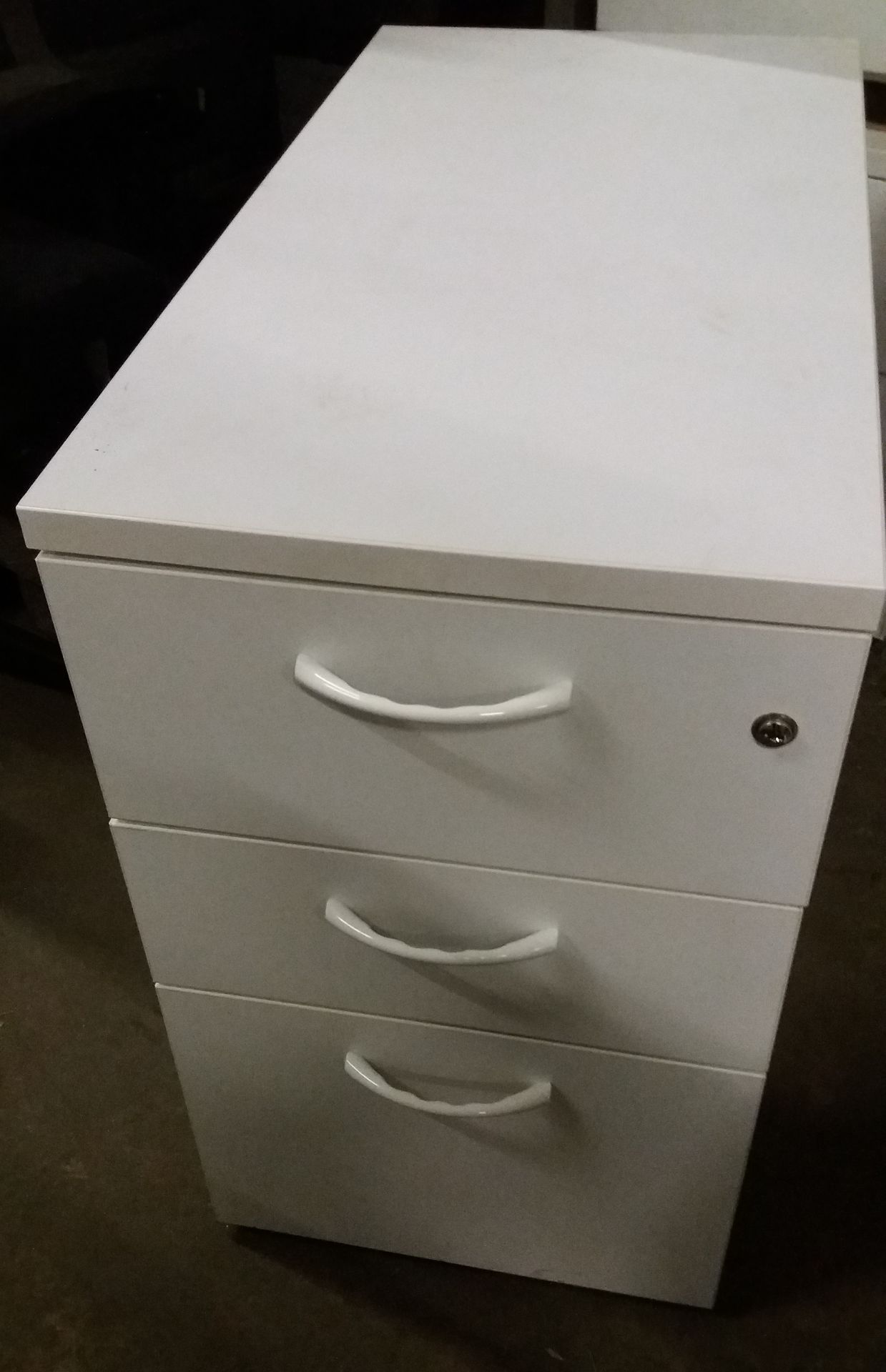 6x Under-desk Cabinets - Image 4 of 10