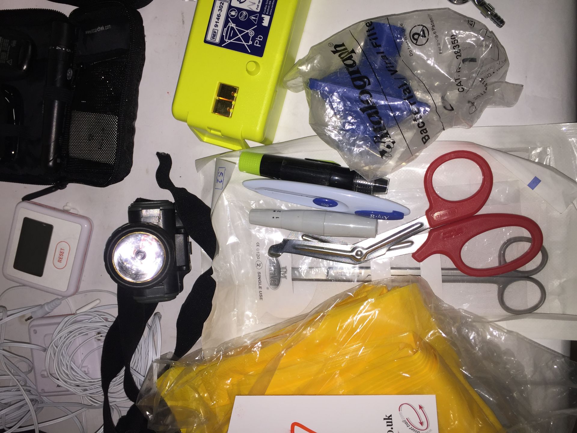 MIX LOT | Box of medical accessories including... - Image 5 of 5
