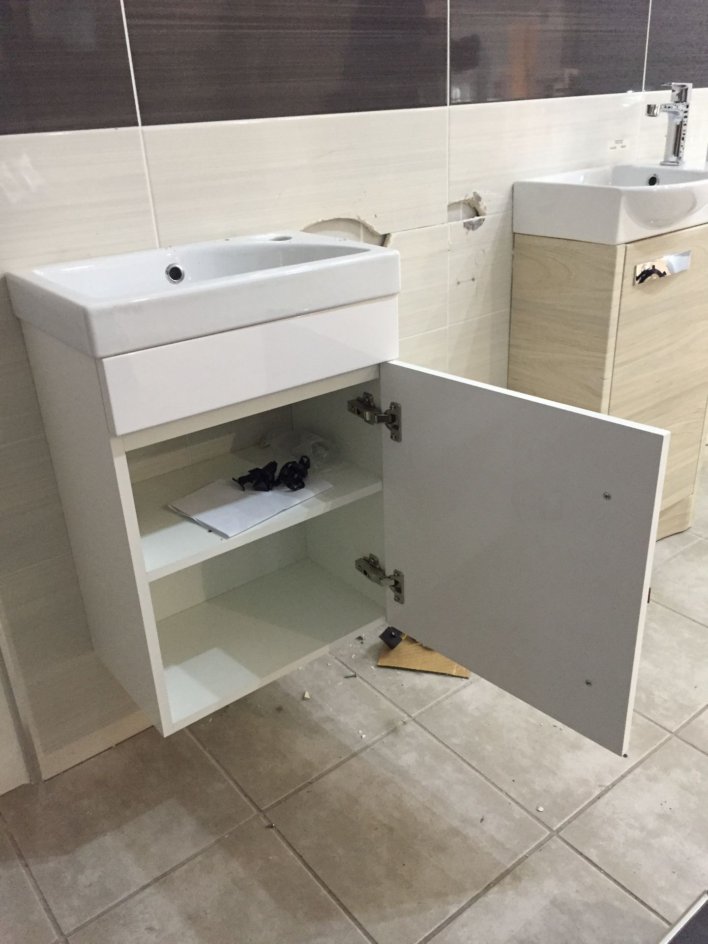 Wall mounted gloss white vanity unit (460mm) - Image 3 of 3