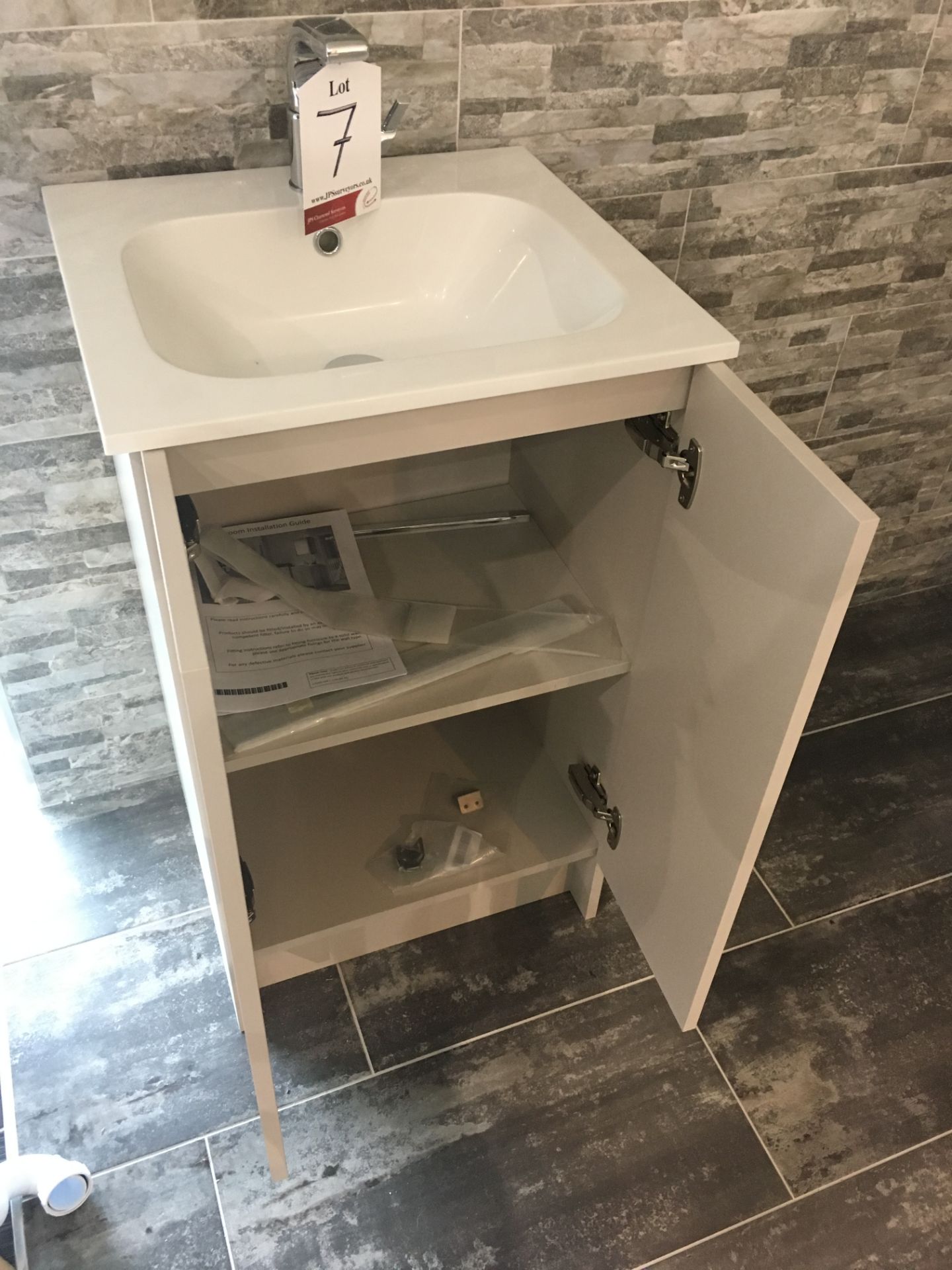 Floor standing 510mm vanity unit w/ sink & tap w/ 500mm WC unit w/ WCpan & soft close seat - Image 4 of 7