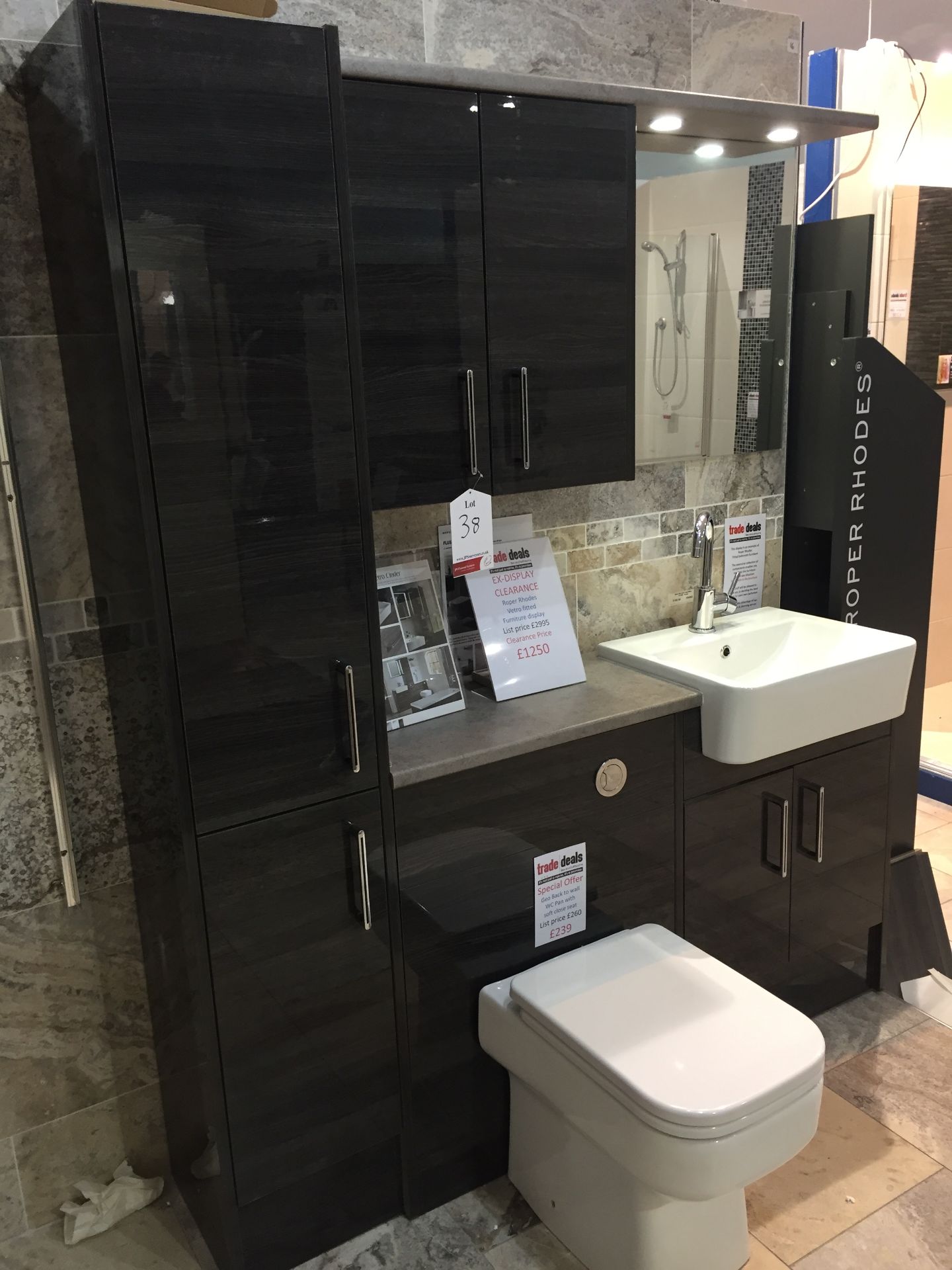 Roper Rhodes vetro fitted furniture display (£2995 reduced to £1250) w/ geo back to wall WC pan w/ s - Image 2 of 6