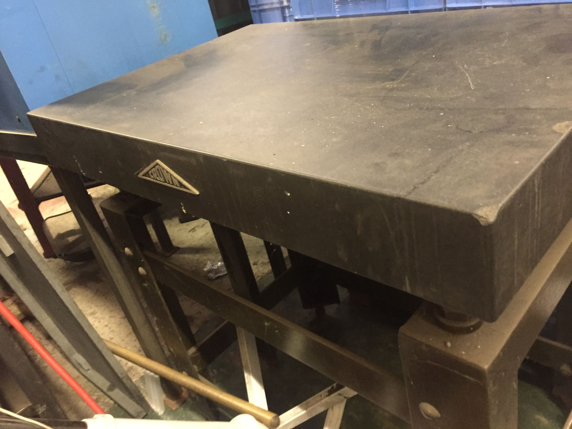 Crown granite surface table on steel frame, 91 x 61 cm - Image 2 of 2
