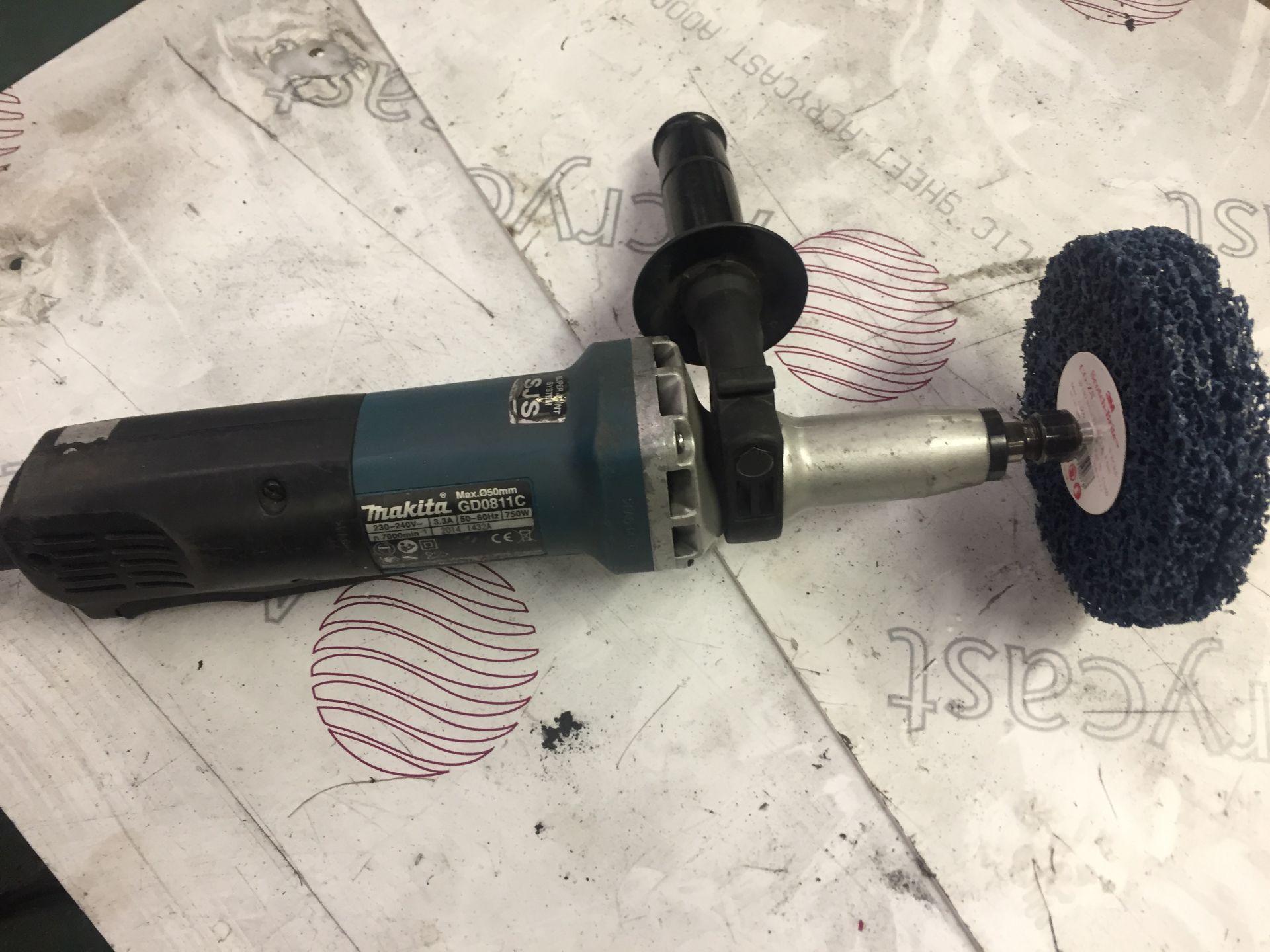 Makita GD0811C die grinder with heads