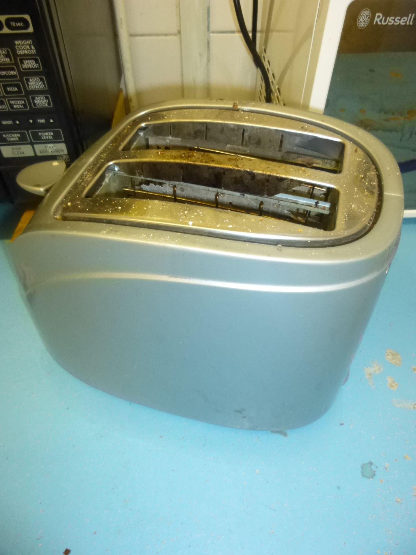 Sharp microwave oven, Russel Hobbs microwave oven, 2 slot toaster, 2 x kettles - Image 2 of 4