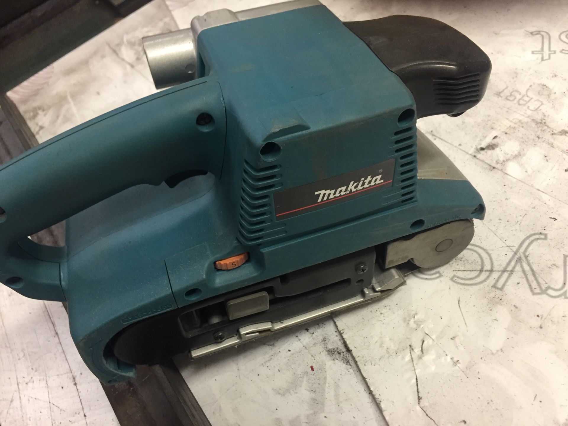 Makita 9903 belt sander