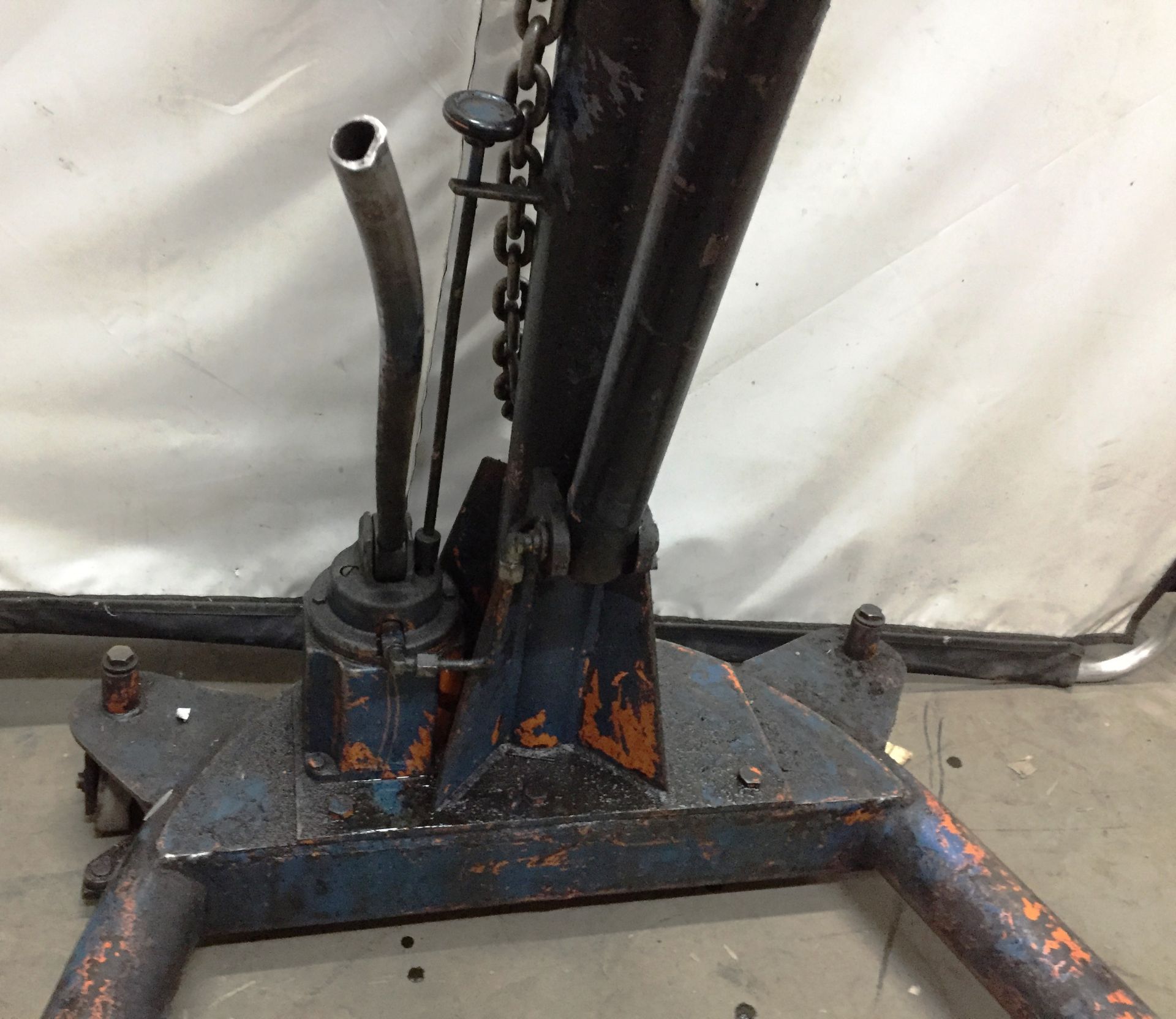 Industrial Folding Engine Crane w/ Lifting ChainsThis lot is suitable for the following collection - Image 5 of 5