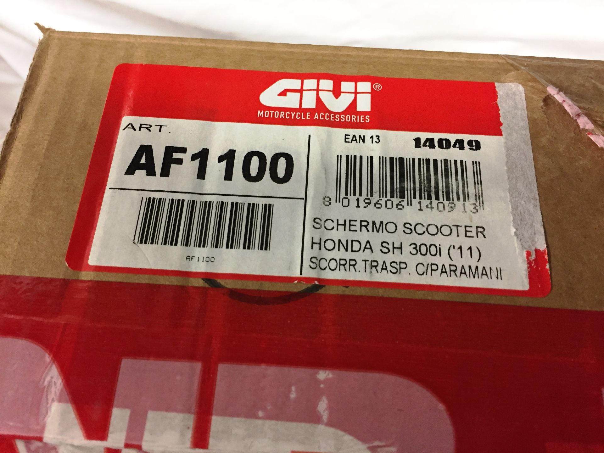 Givi Specific Sliding AF1100 Airflor Transparent Windscreen | RRP£110.00 - Image 4 of 4