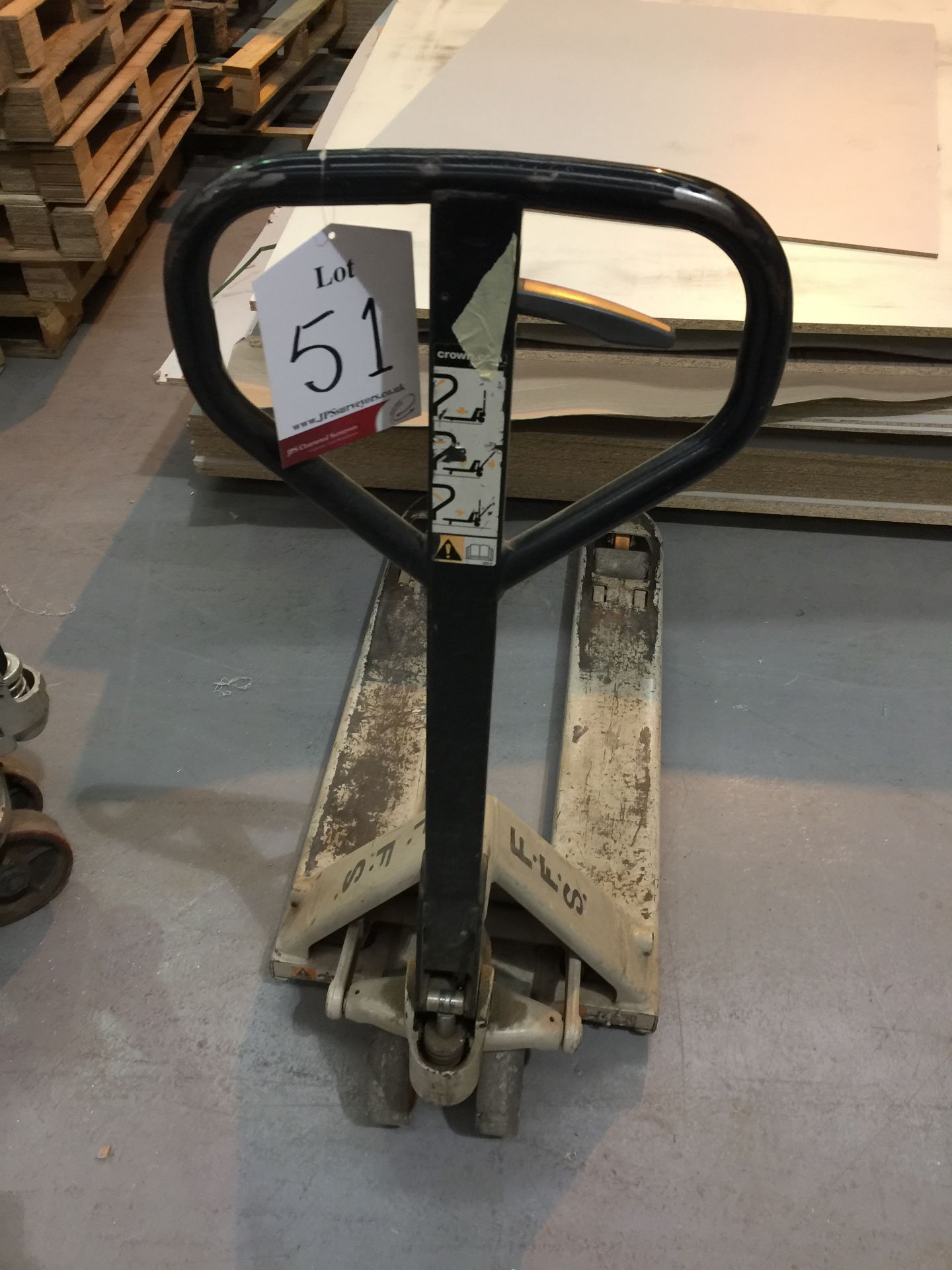 Crown pallet truck