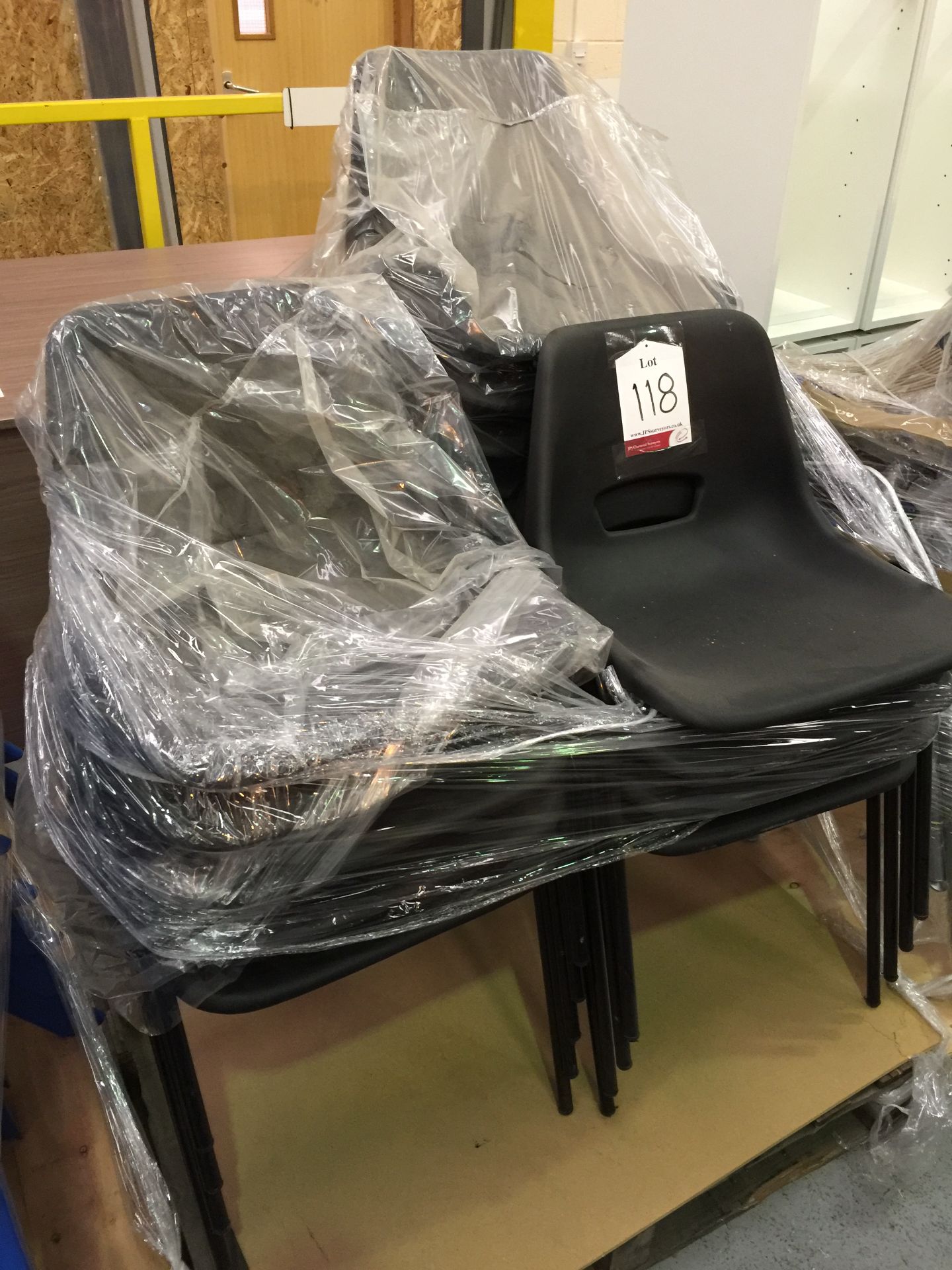 16 black plastic chairs - Image 2 of 2