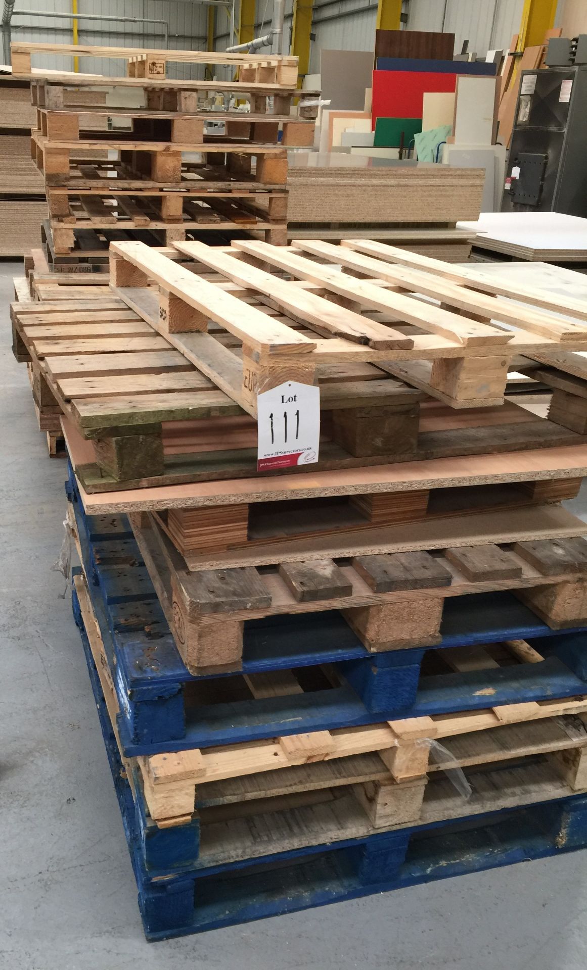 Quantity of wood pallets