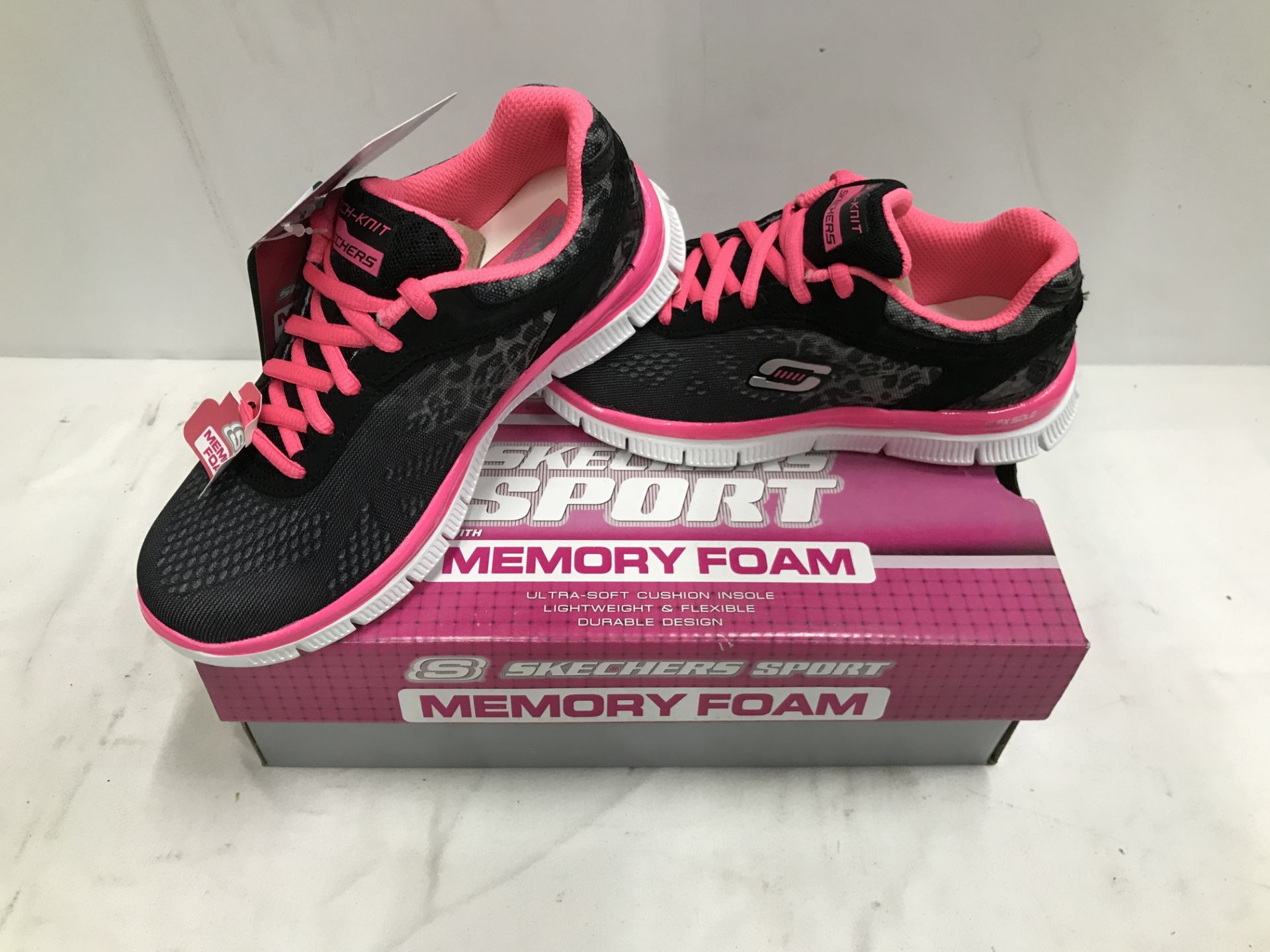 19 x Pairs of Womens/Girls Skechers - Image 7 of 9