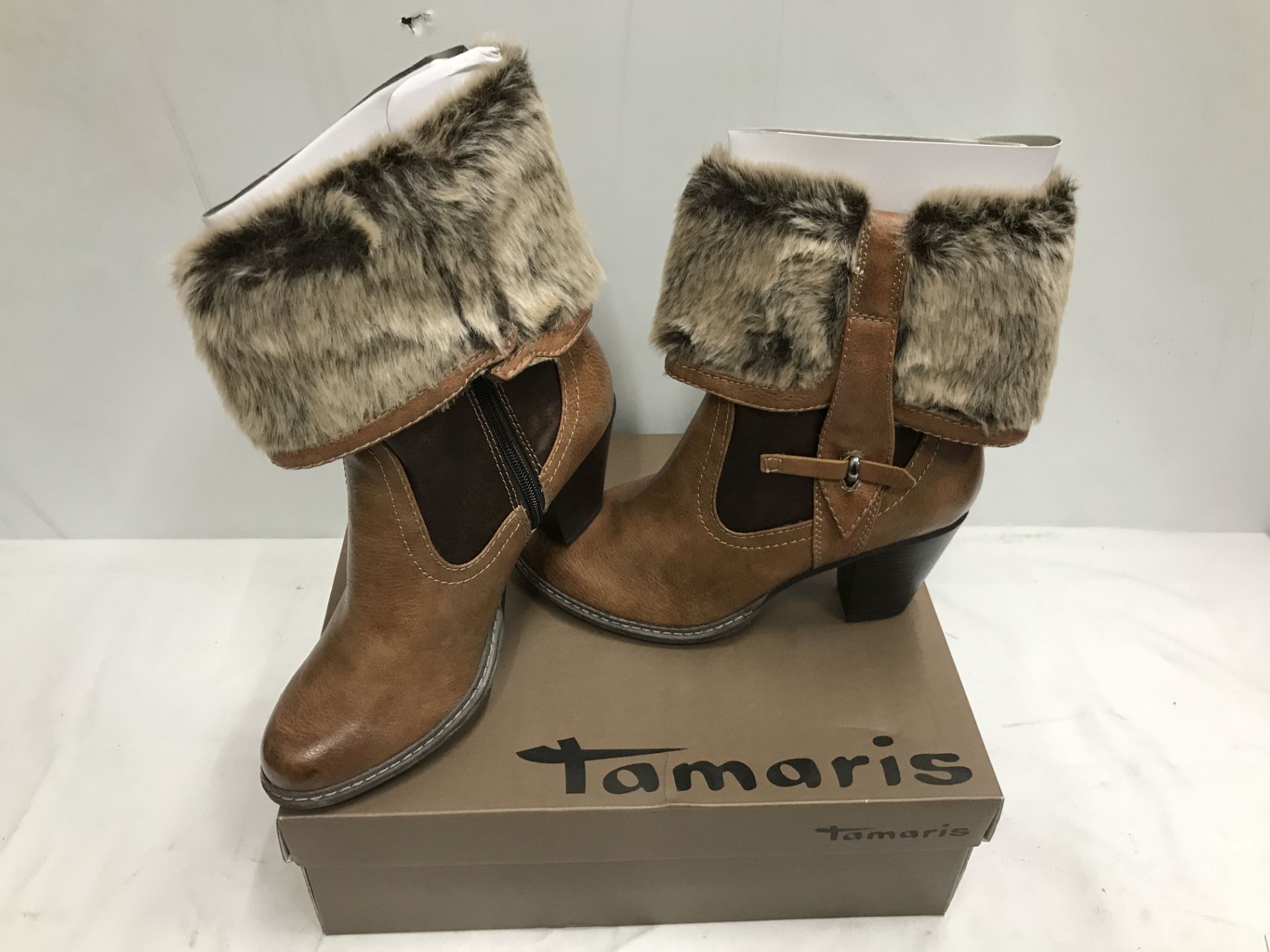 7 x Pairs of Tamaris Ladies Shoes