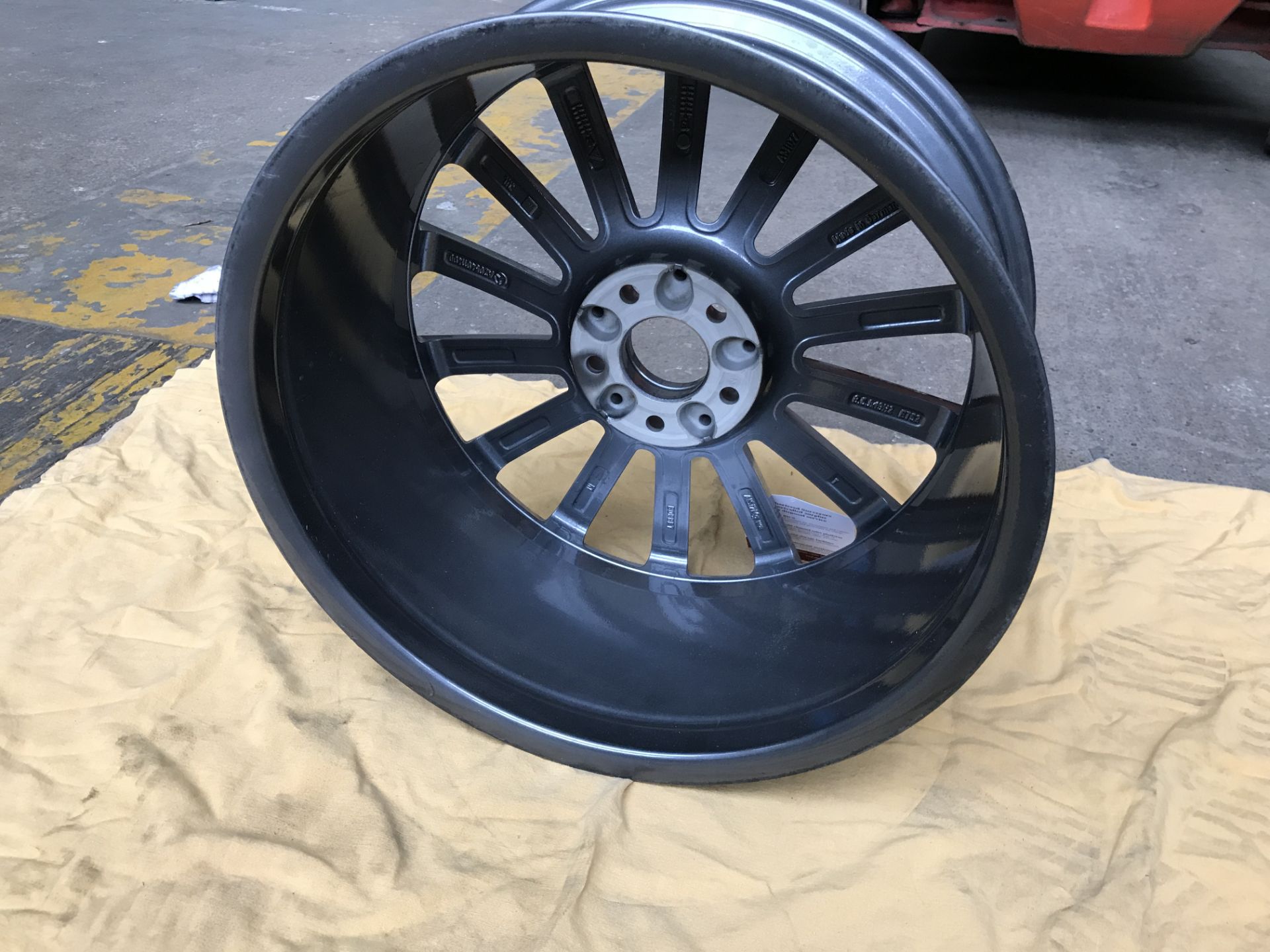 Mercedes AMG E63 19" Alloy - Image 3 of 3