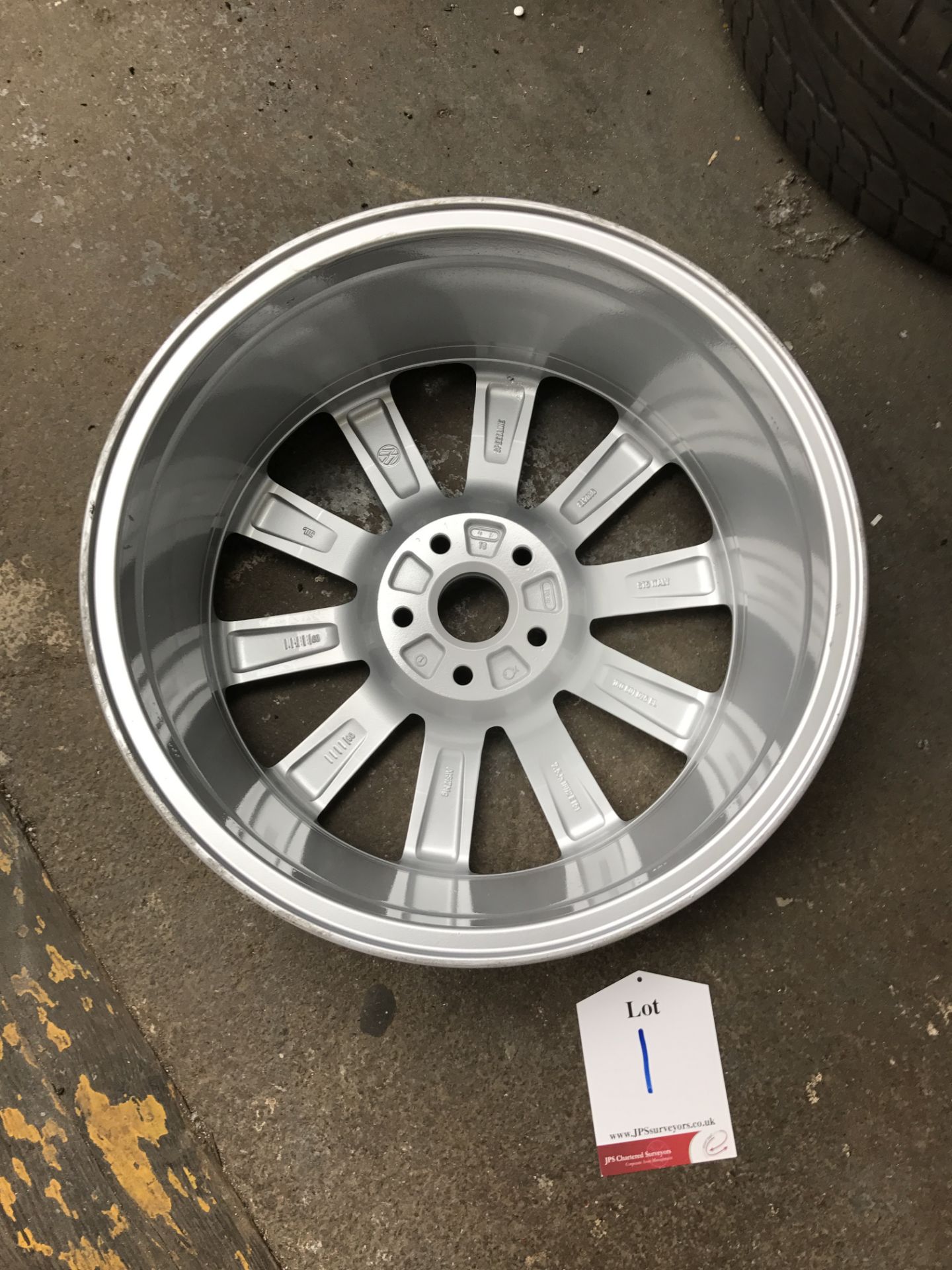 Volkswagen Tovian 18" Alloy - Image 3 of 3