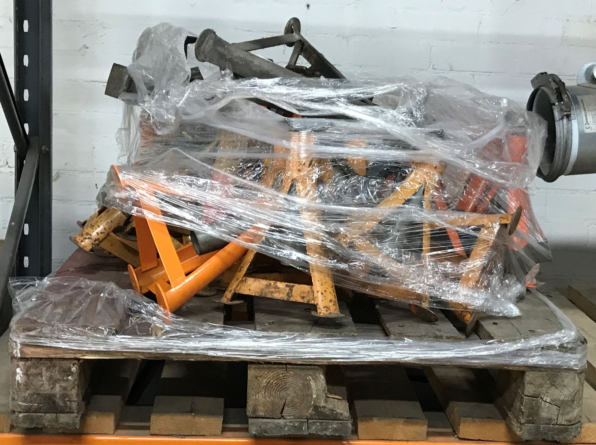 Pallet consisting of Large Quantity of Axle Stands