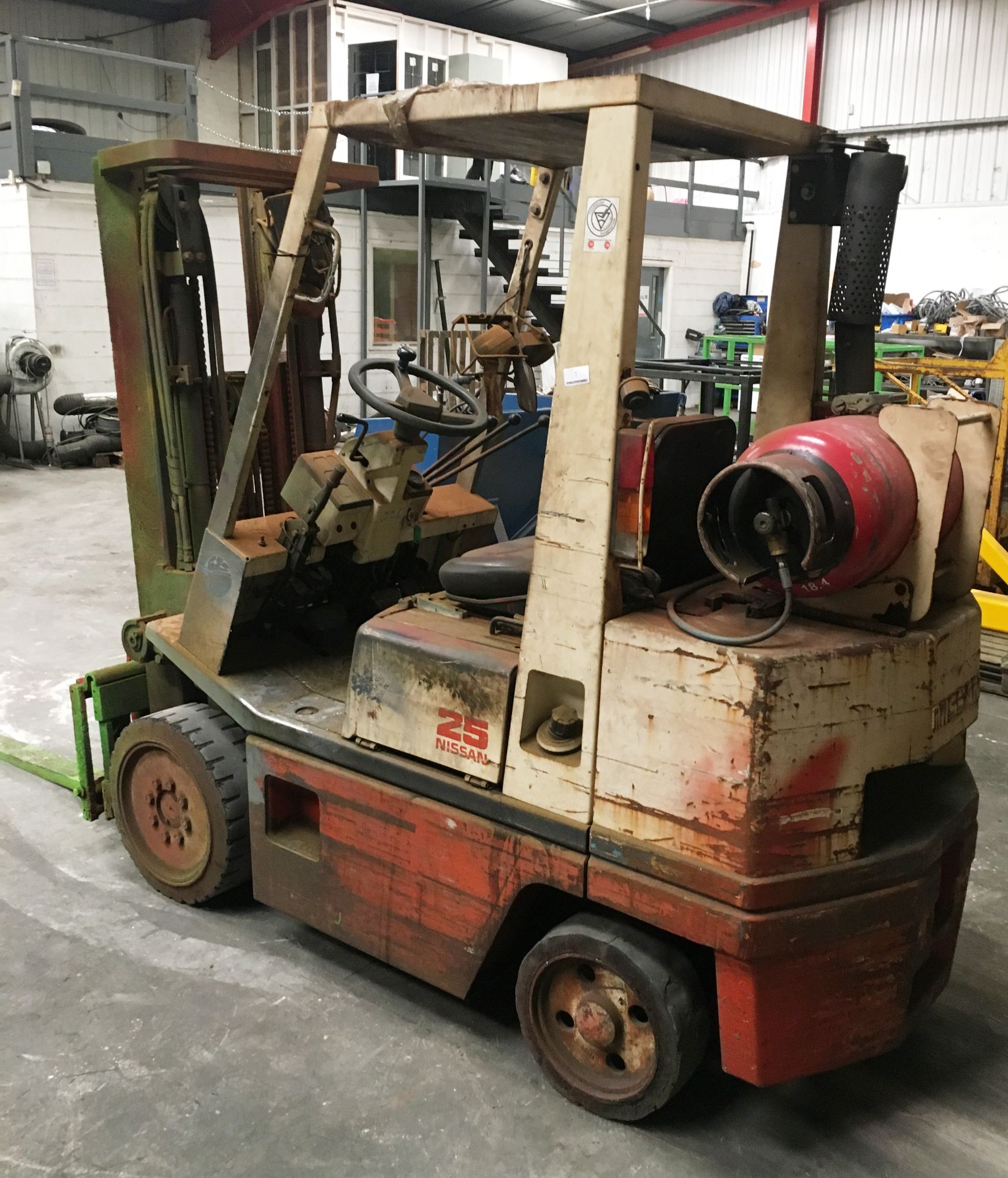 Nissan 25 Gas Forklift Truck - Image 3 of 5