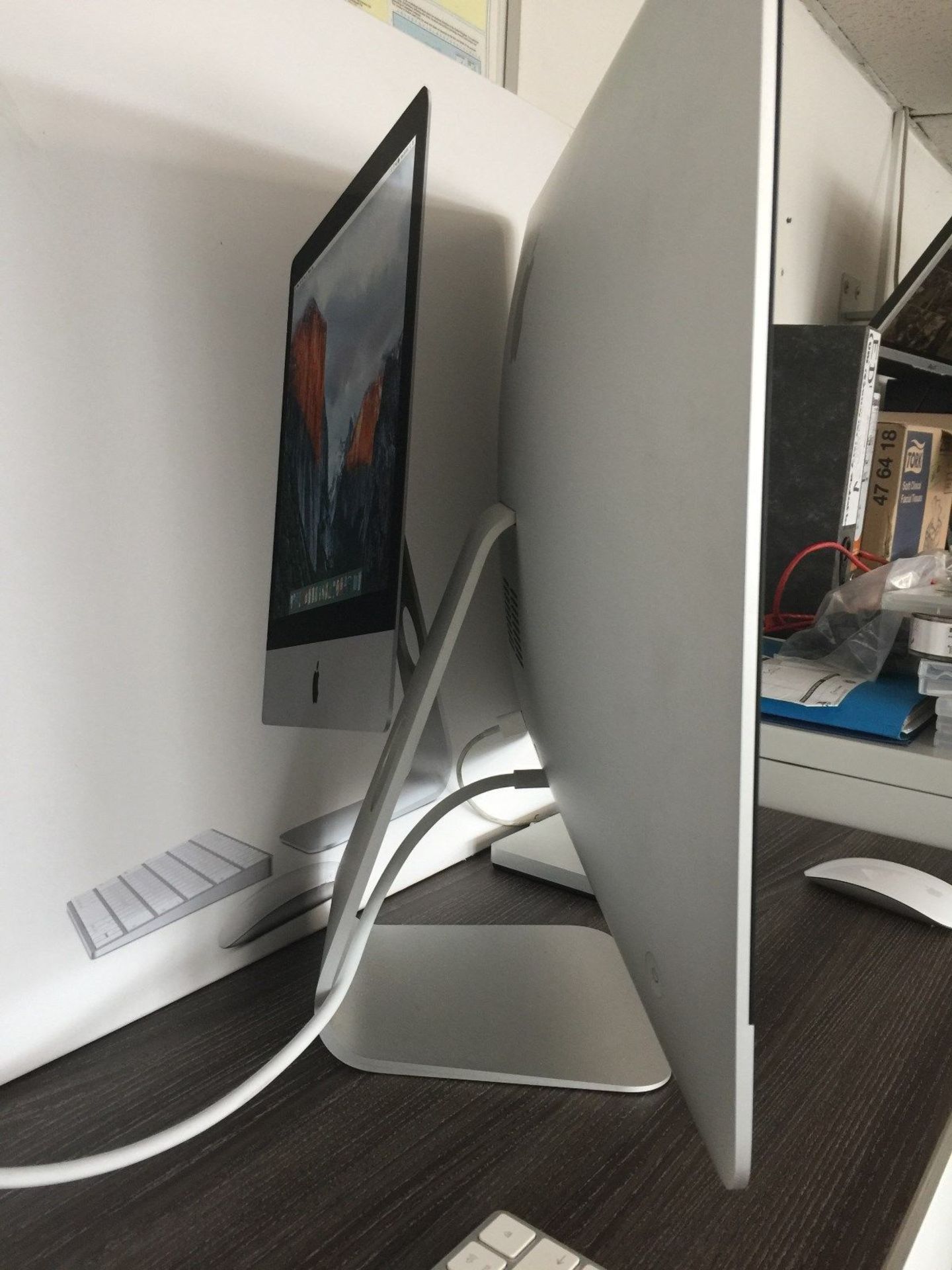 Apple iMac with 4K Retina display (21.5-inch, Late 2015) 1TB Hard Drive 8 GB Ram - Image 4 of 7