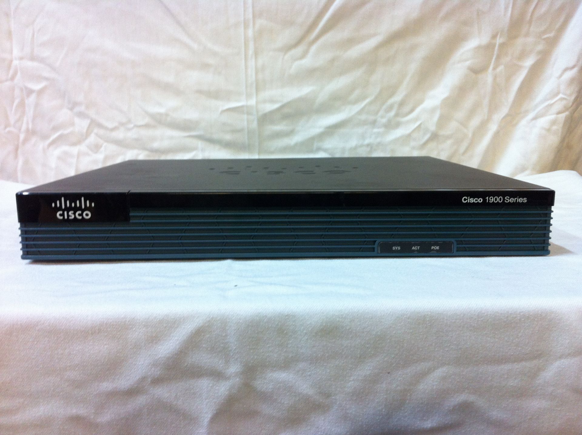 Cisco 1900 Series router and Cisco Sytems Ethernet Switch. - Image 4 of 6