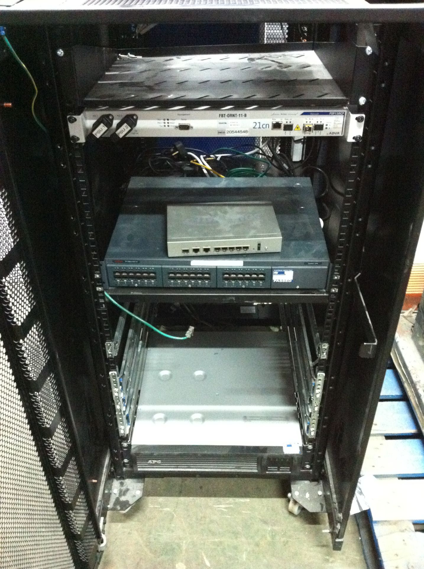Black Metal Server Cabinet with contents - Image 2 of 2