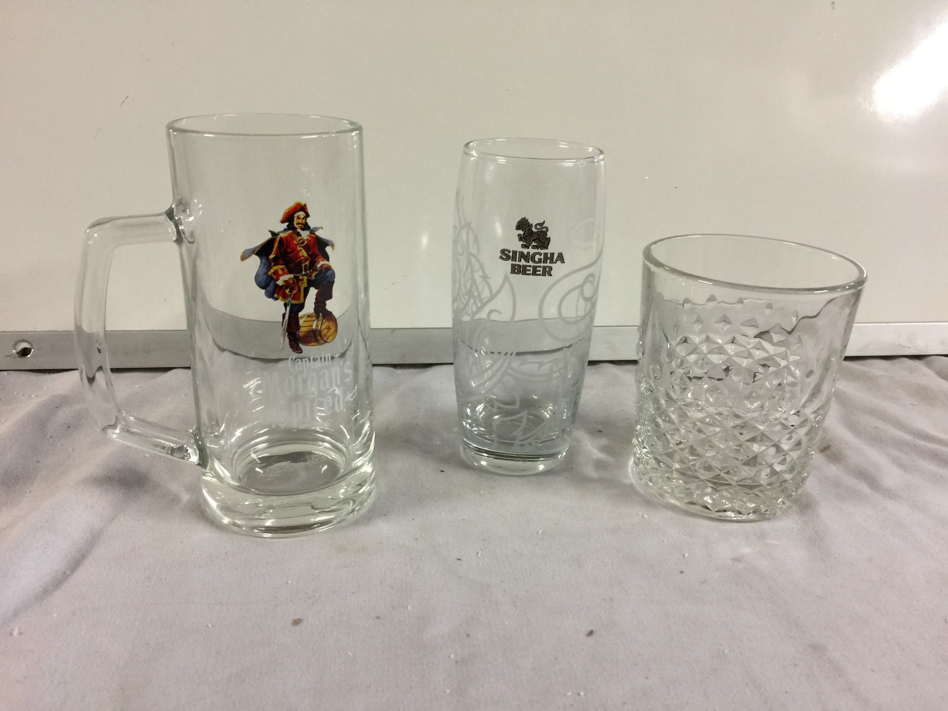 18 X HALF PINT BEER GLASSES, SHORT MIXER GLASSES