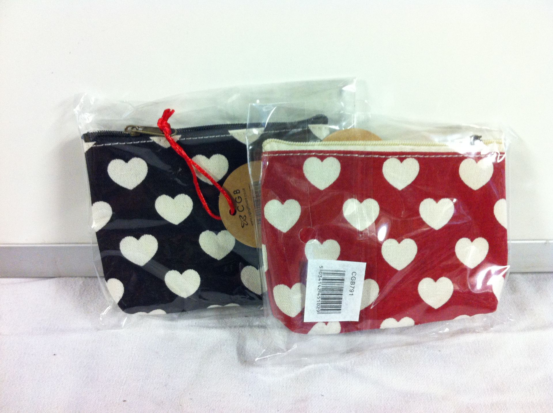 492 X Heart Red/Black Purse/Pencil/Make-Up Case/Coin Wallet/Bags RRP£ 2,435.40 - Image 4 of 9