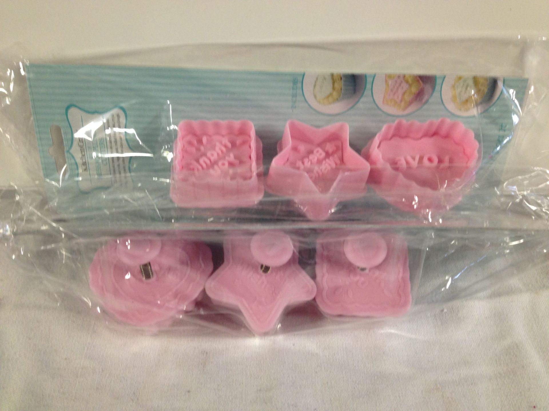 78 X COOKIE STAMPS/CUTTERS, CHOCOLATE MOULDS, EGG RINGS, ETC. RRP £ 319 - Image 2 of 5