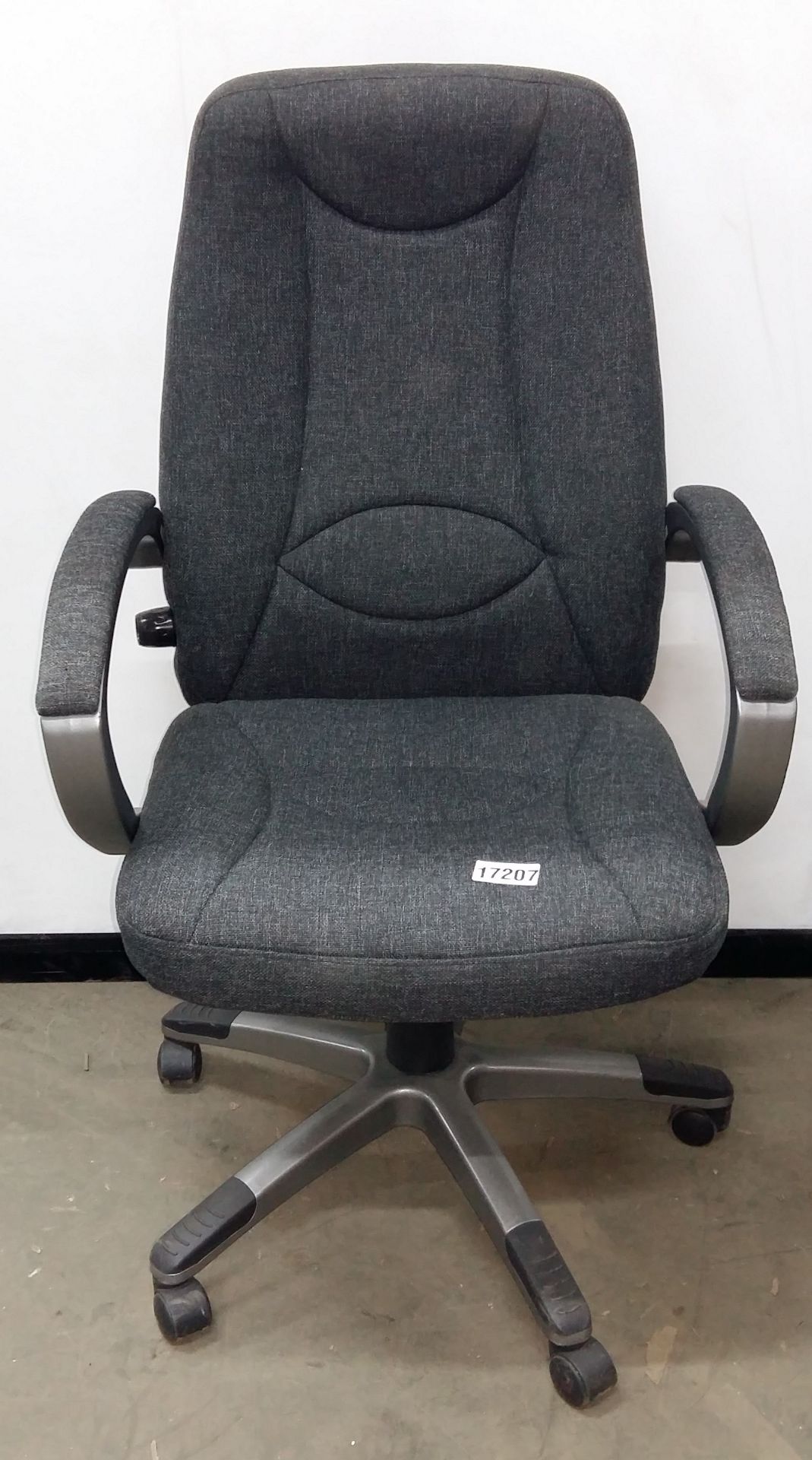 4x Executive Office Chairs in Grey Cloth