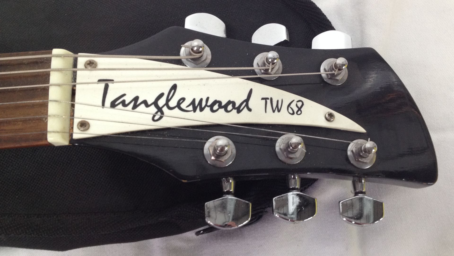 Tanglewood TW68 Electric Guitar in Black and Piano White; with Black Fabric Case - Image 4 of 4