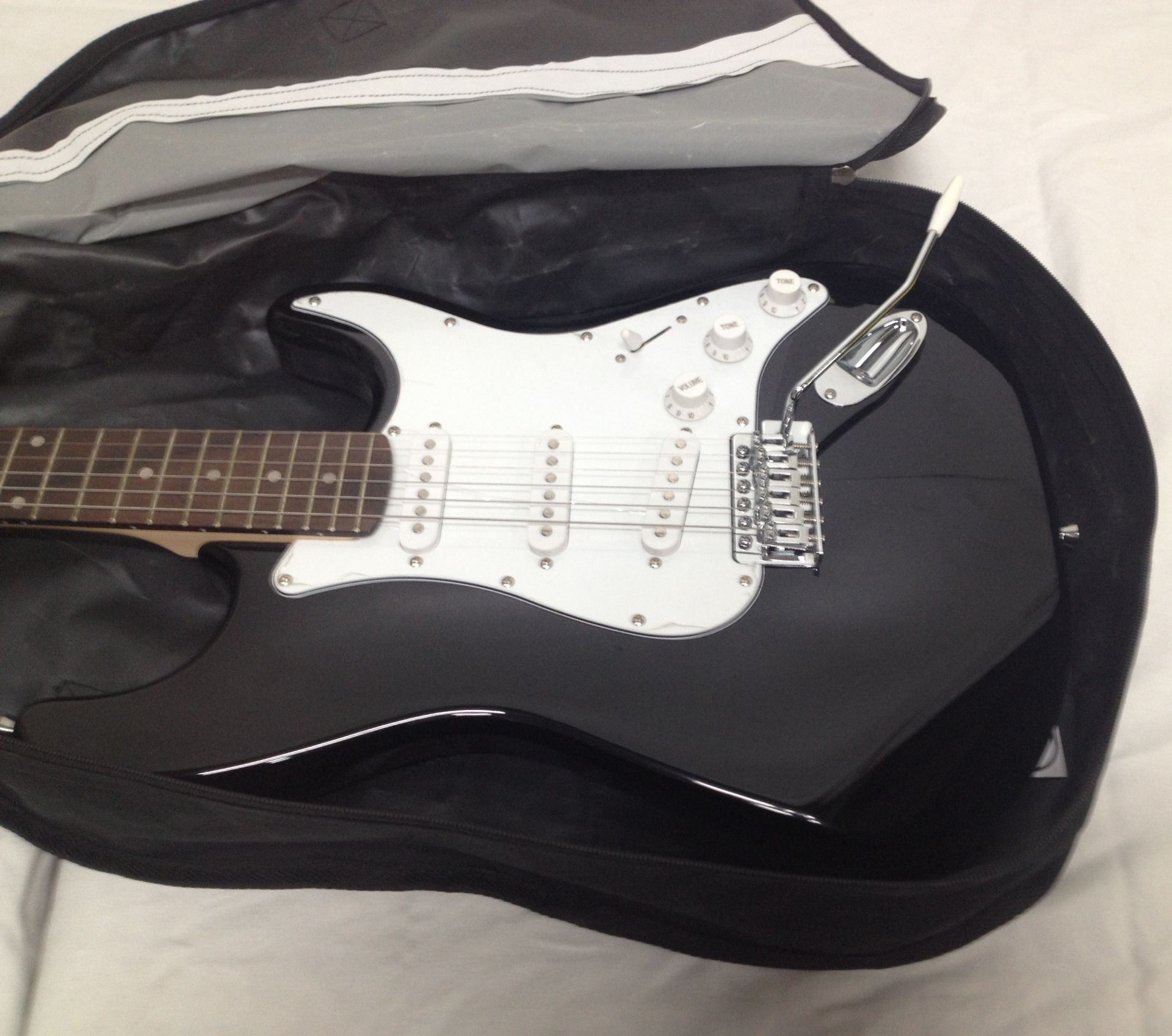 Aria Pro2 STG0003 Electric Guitar in Black and White; with Case - Image 3 of 4
