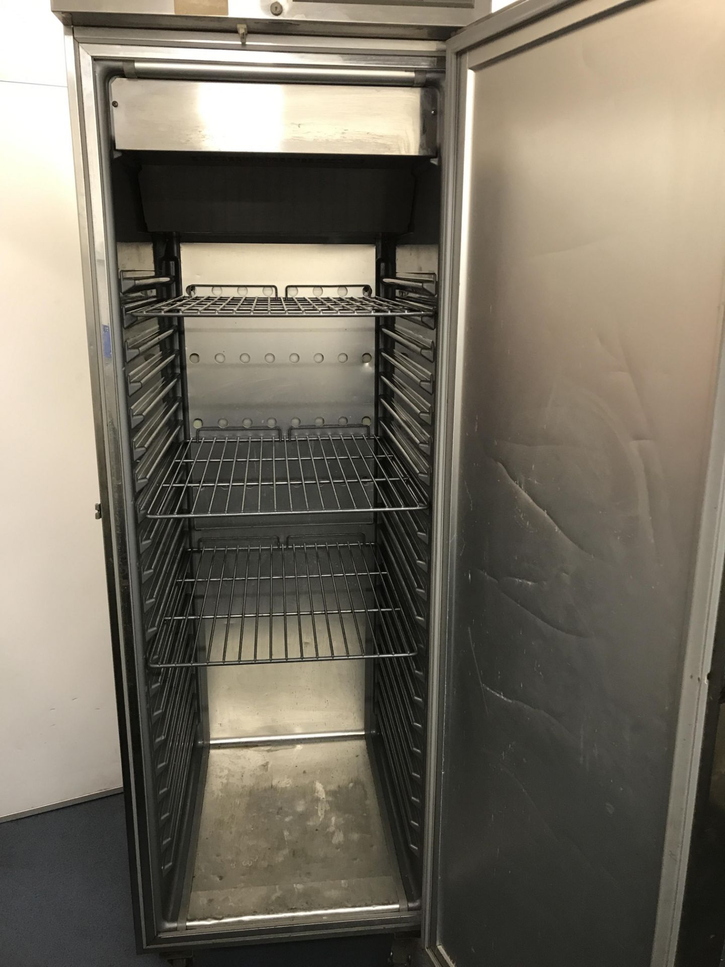 Electrolux RS26 stainless steel upright fridge on castors - Image 4 of 6