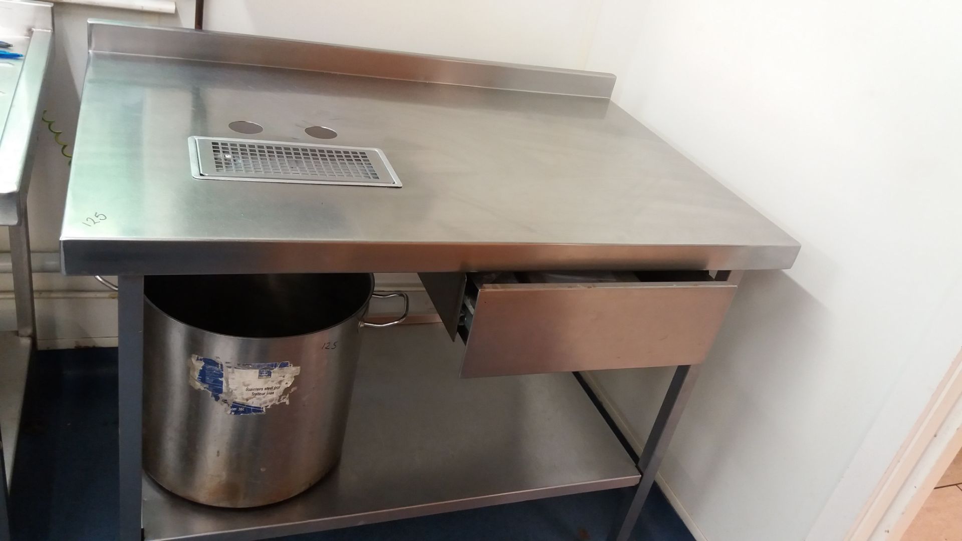 Stainless steel table 110 x 70 x 86 with drainer, S/S bin, undershelf, drawer and backsplash - Image 2 of 4