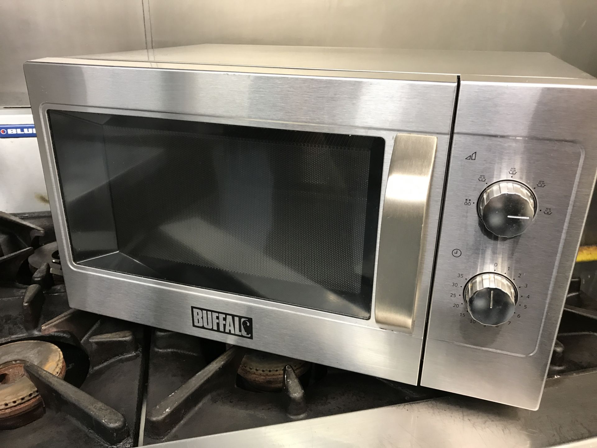 Buffalo 1.6kW GK643 commercial microwave oven