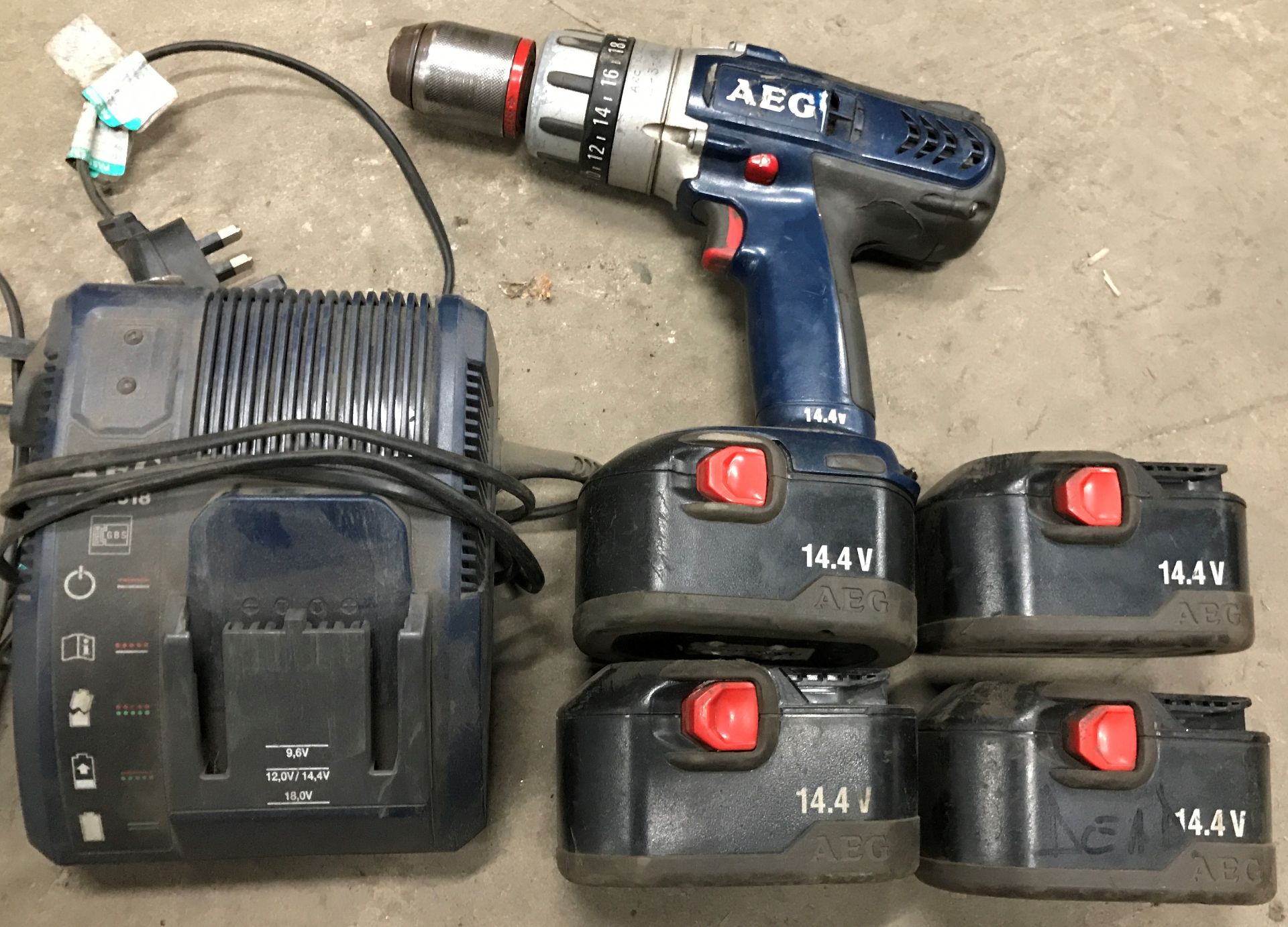 3 x Various Power Drills (Spares & Repairs) - Image 4 of 4