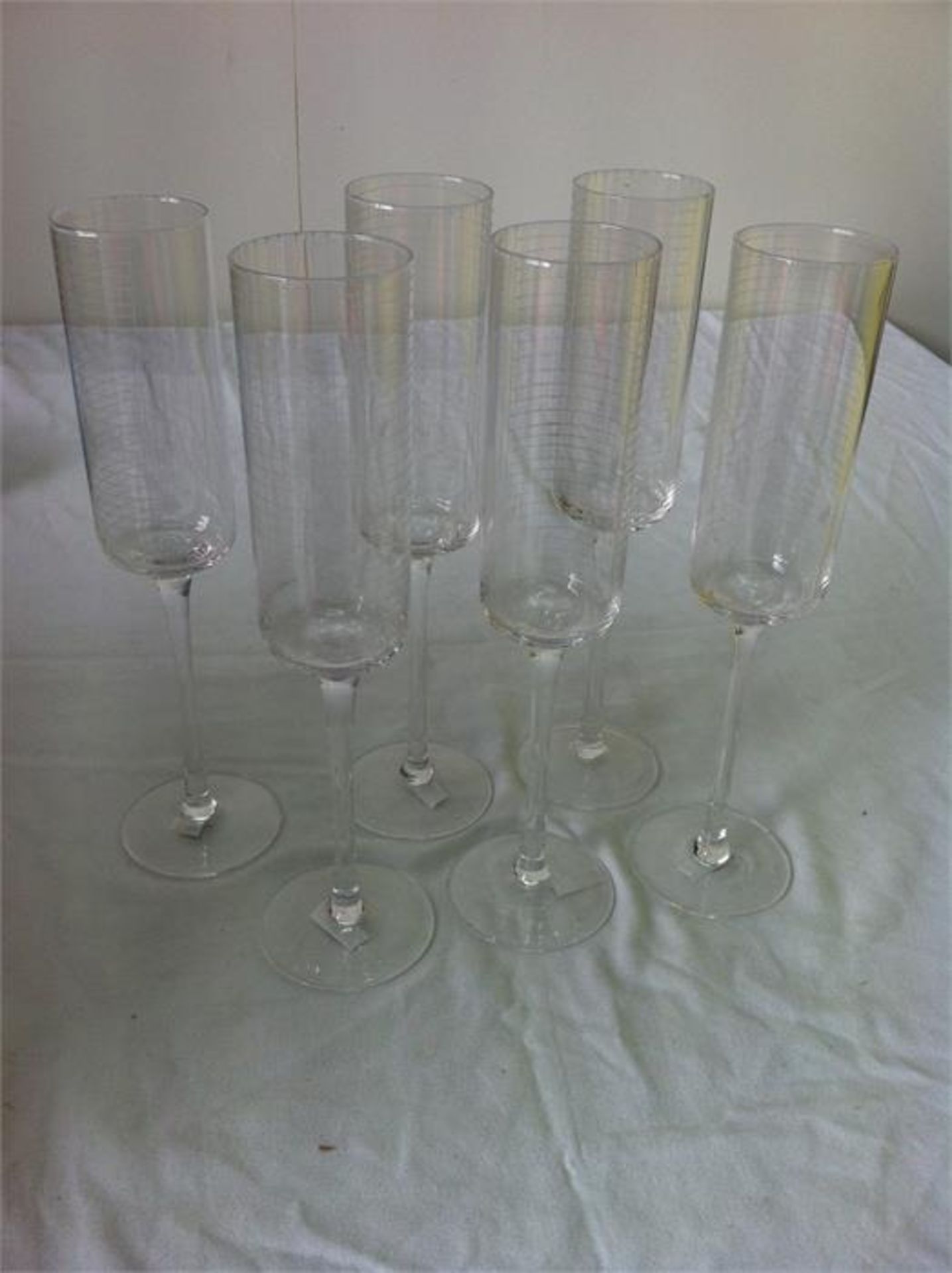60 x White/red wine/champagne/liquor glasses - Image 4 of 7