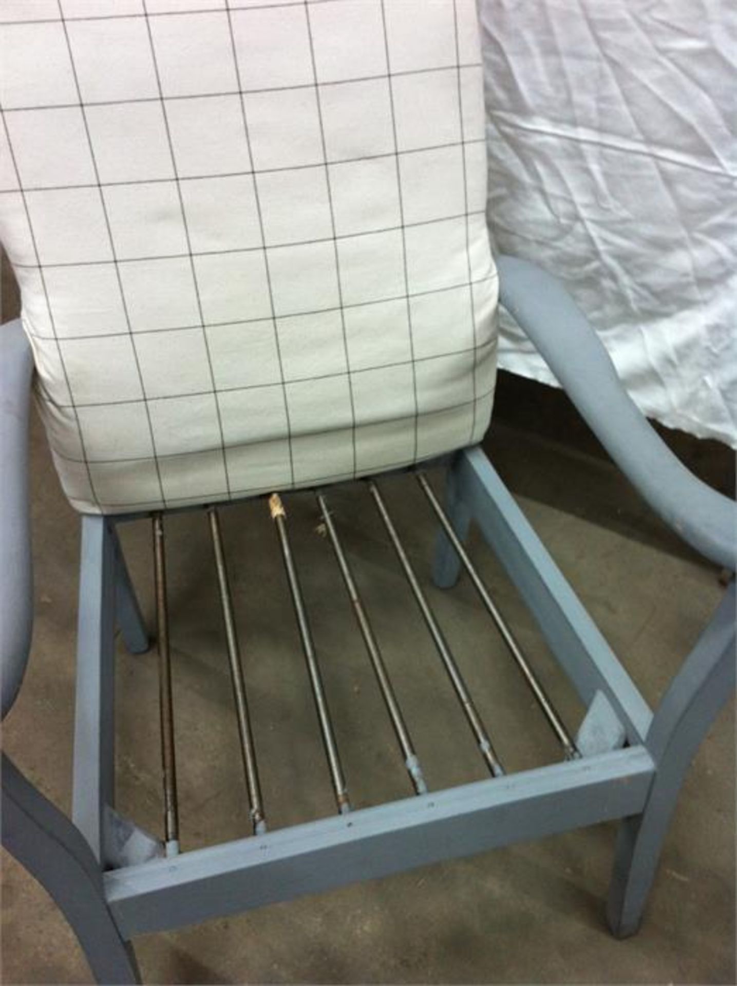 Grey frame chair with spring base - Image 2 of 4